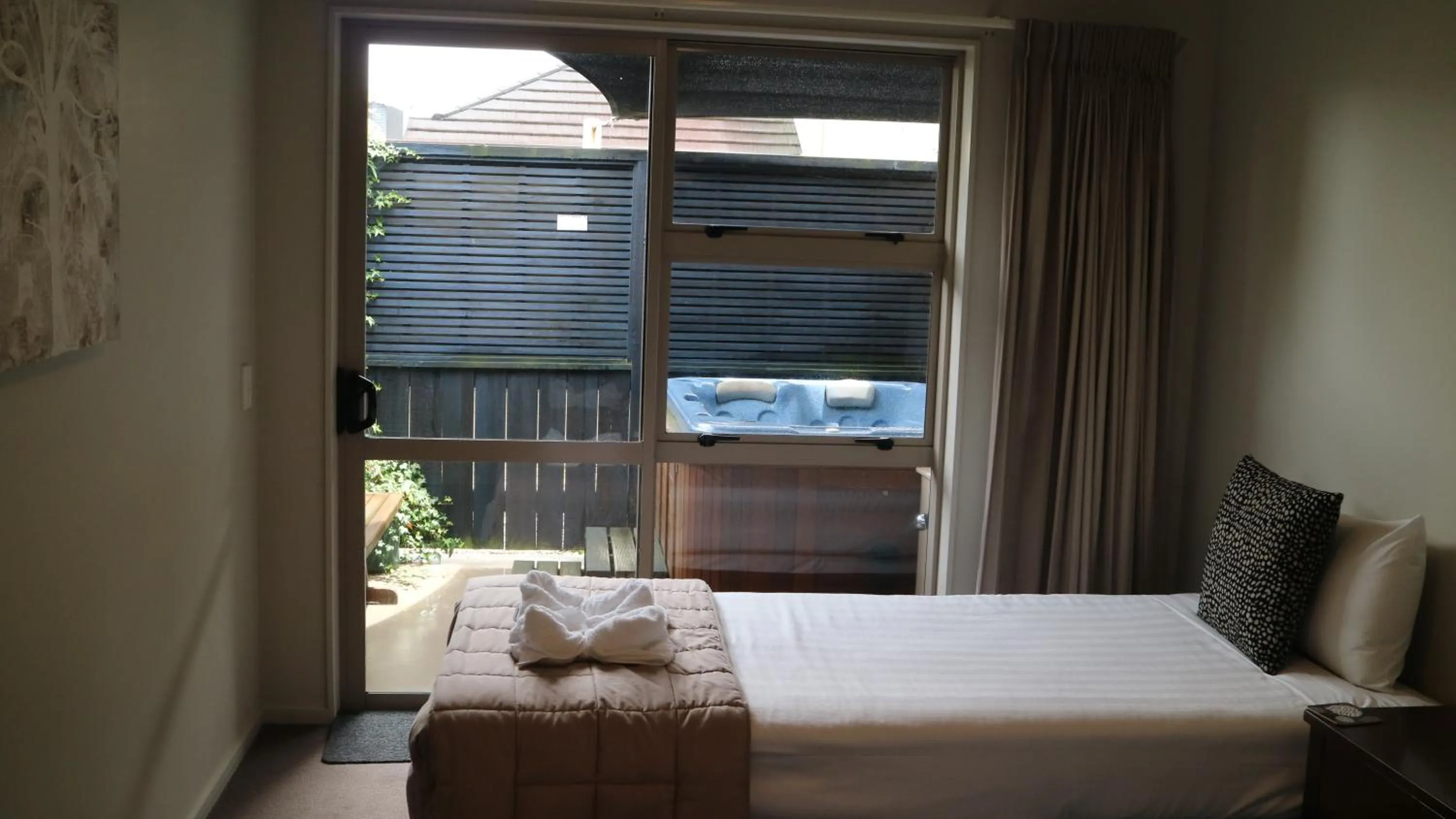 Bedroom, Bed in Executive On Fenton