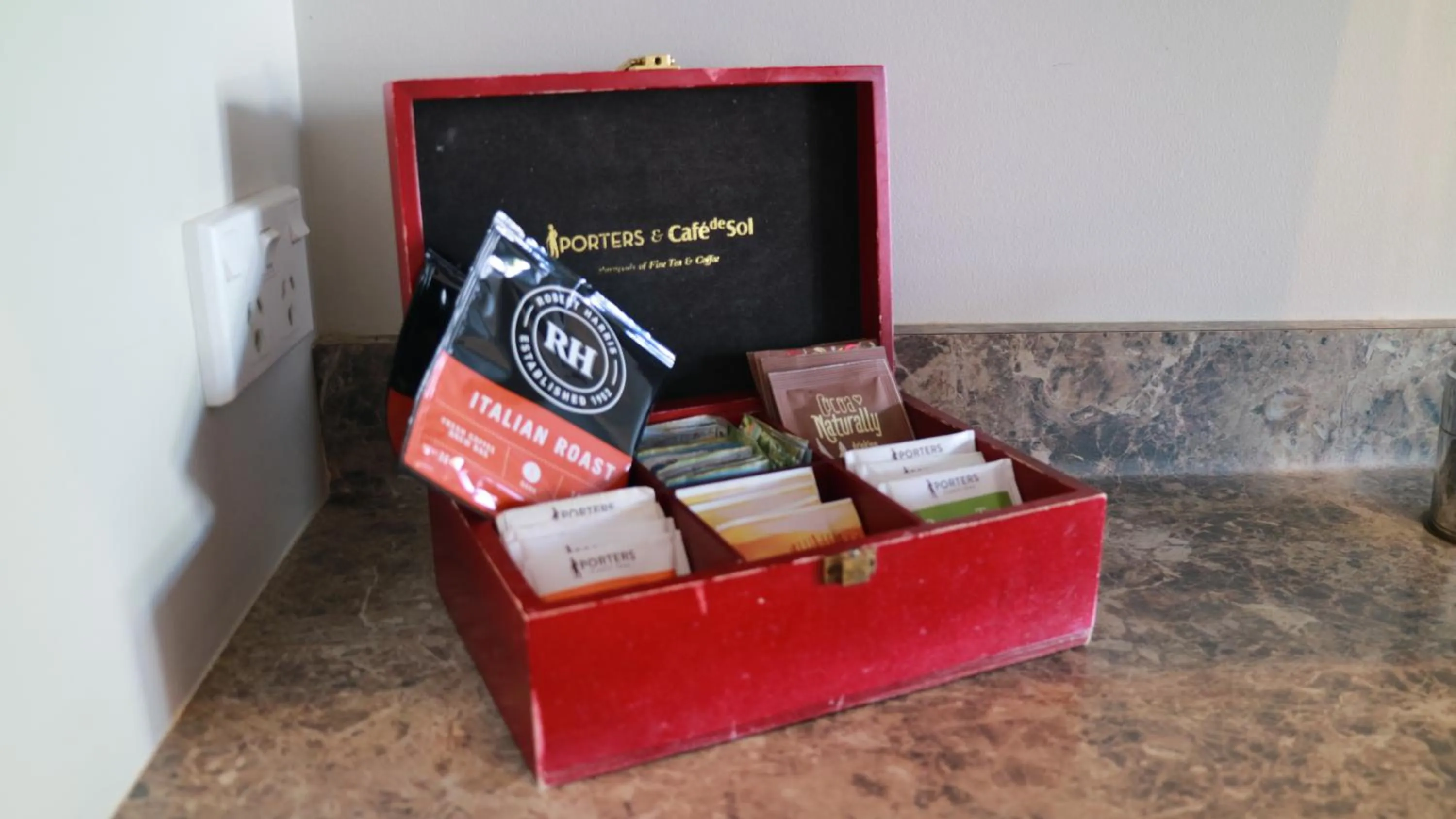 Coffee/tea facilities in Executive On Fenton