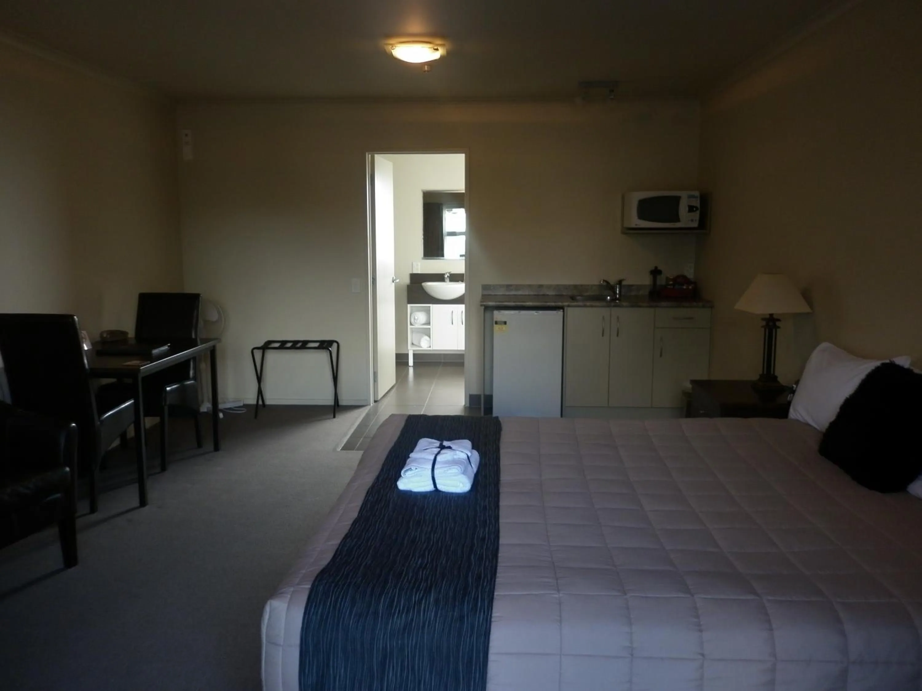 Photo of the whole room, Bed in Executive On Fenton