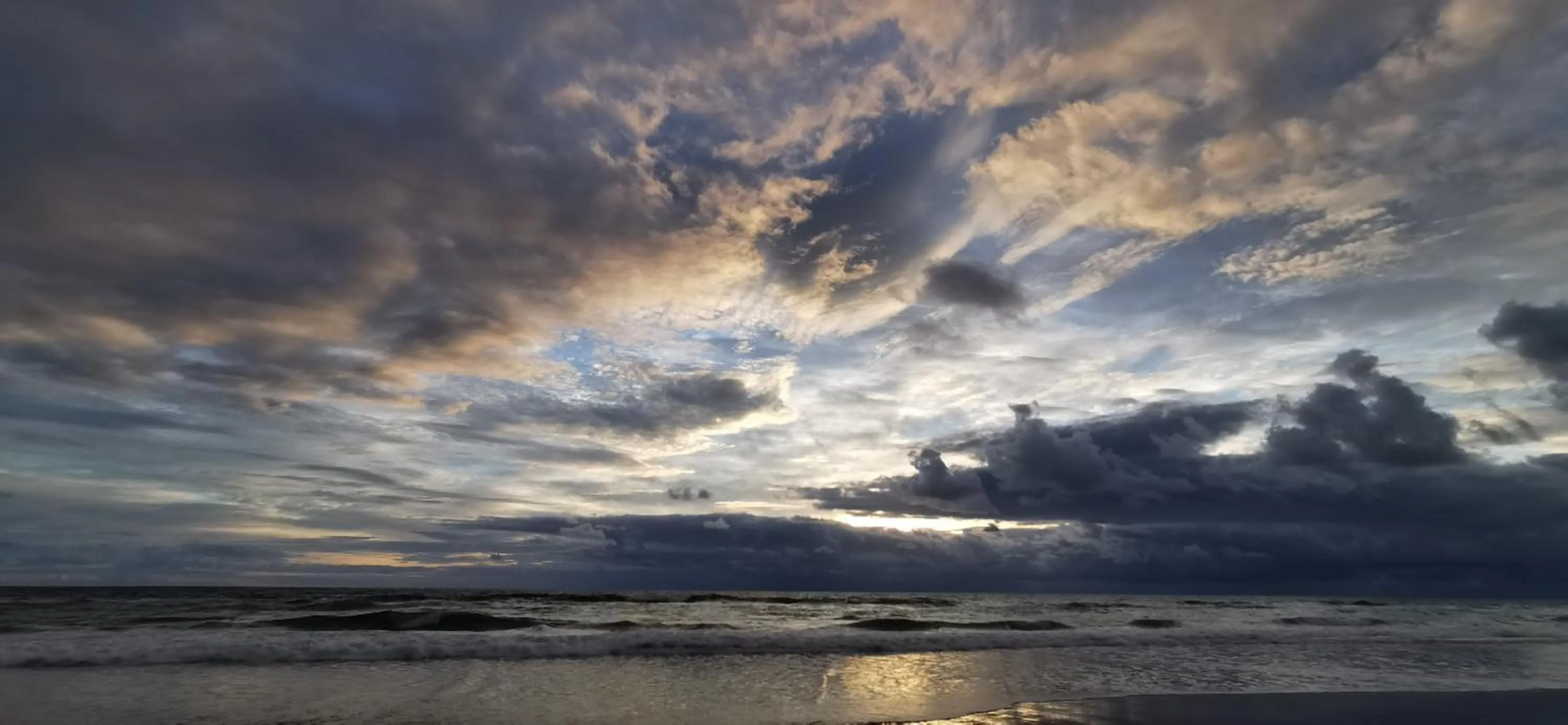 Beach in Surfers Hawaiian Holiday Apartments
