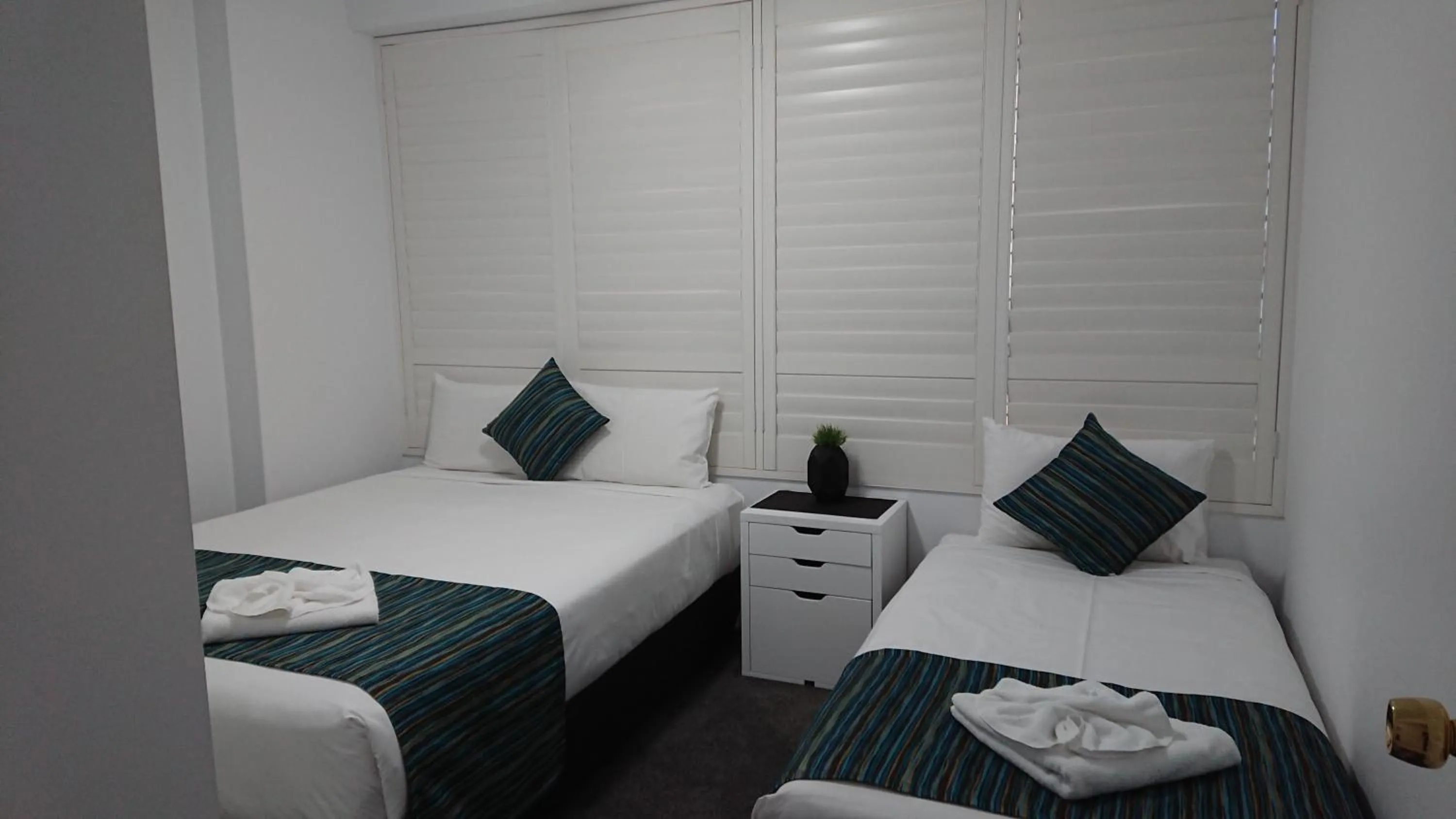 bunk bed in Surfers Hawaiian Holiday Apartments