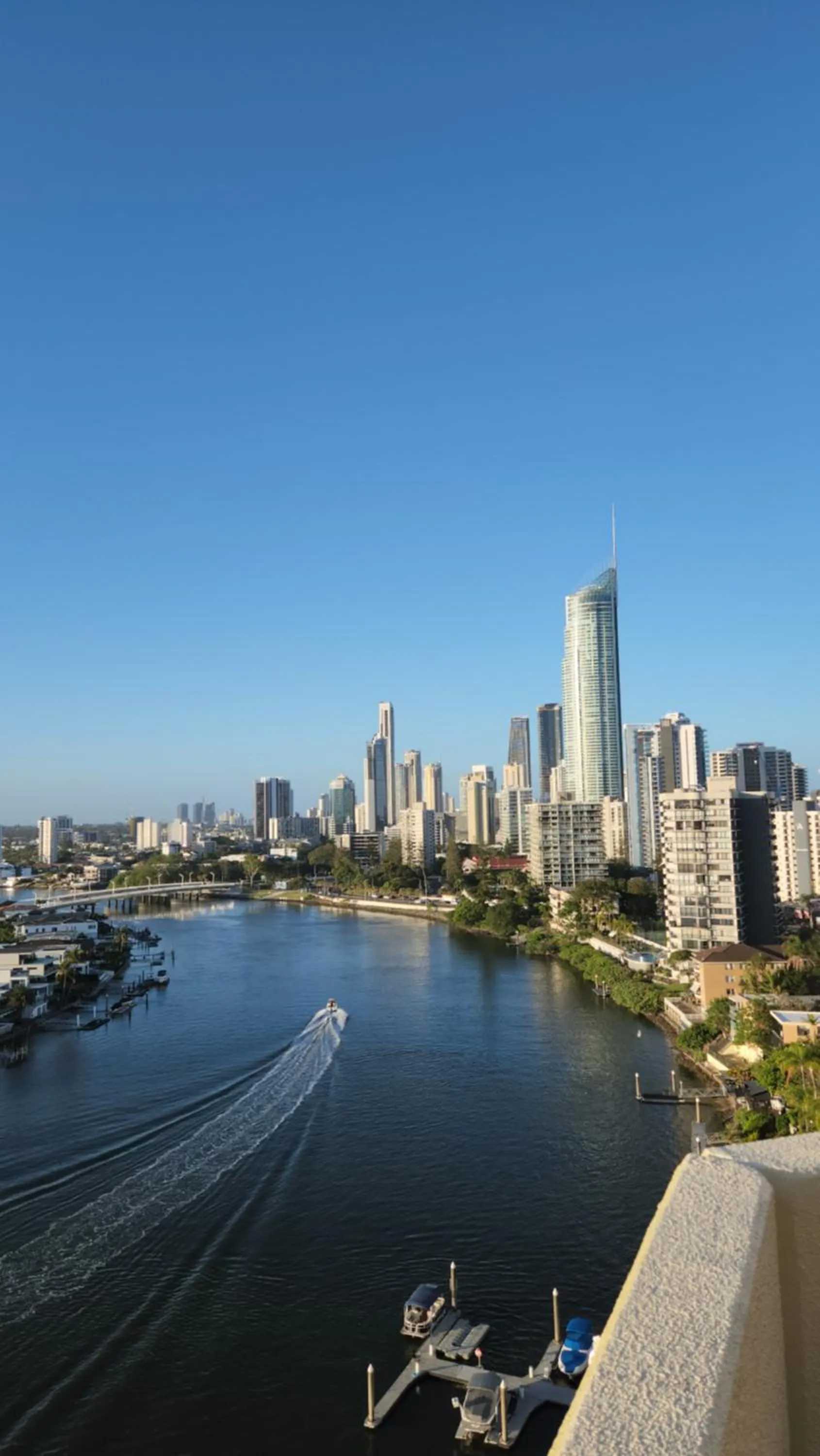 Property building in Surfers Hawaiian Holiday Apartments