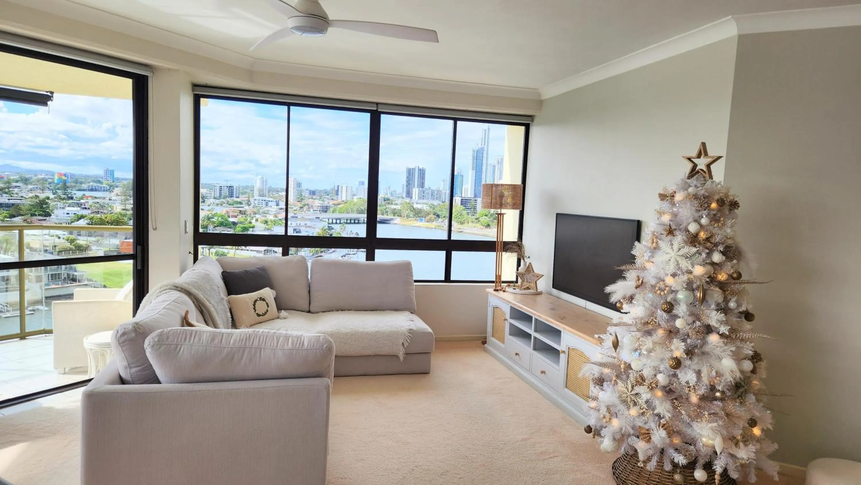 Surfers Hawaiian Holiday Apartments