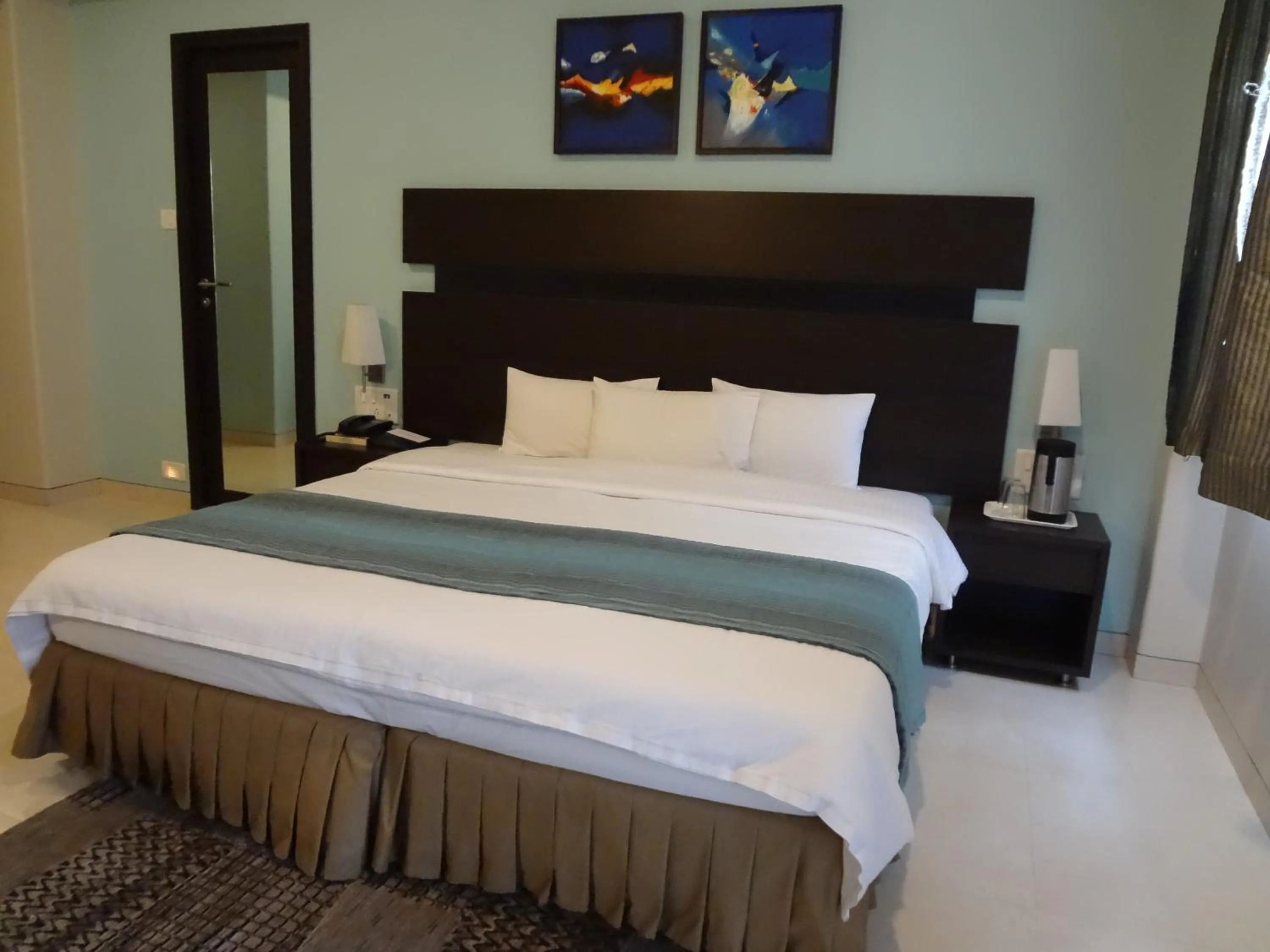 Bed in Chateau Windsor Hotel - Marine Drive