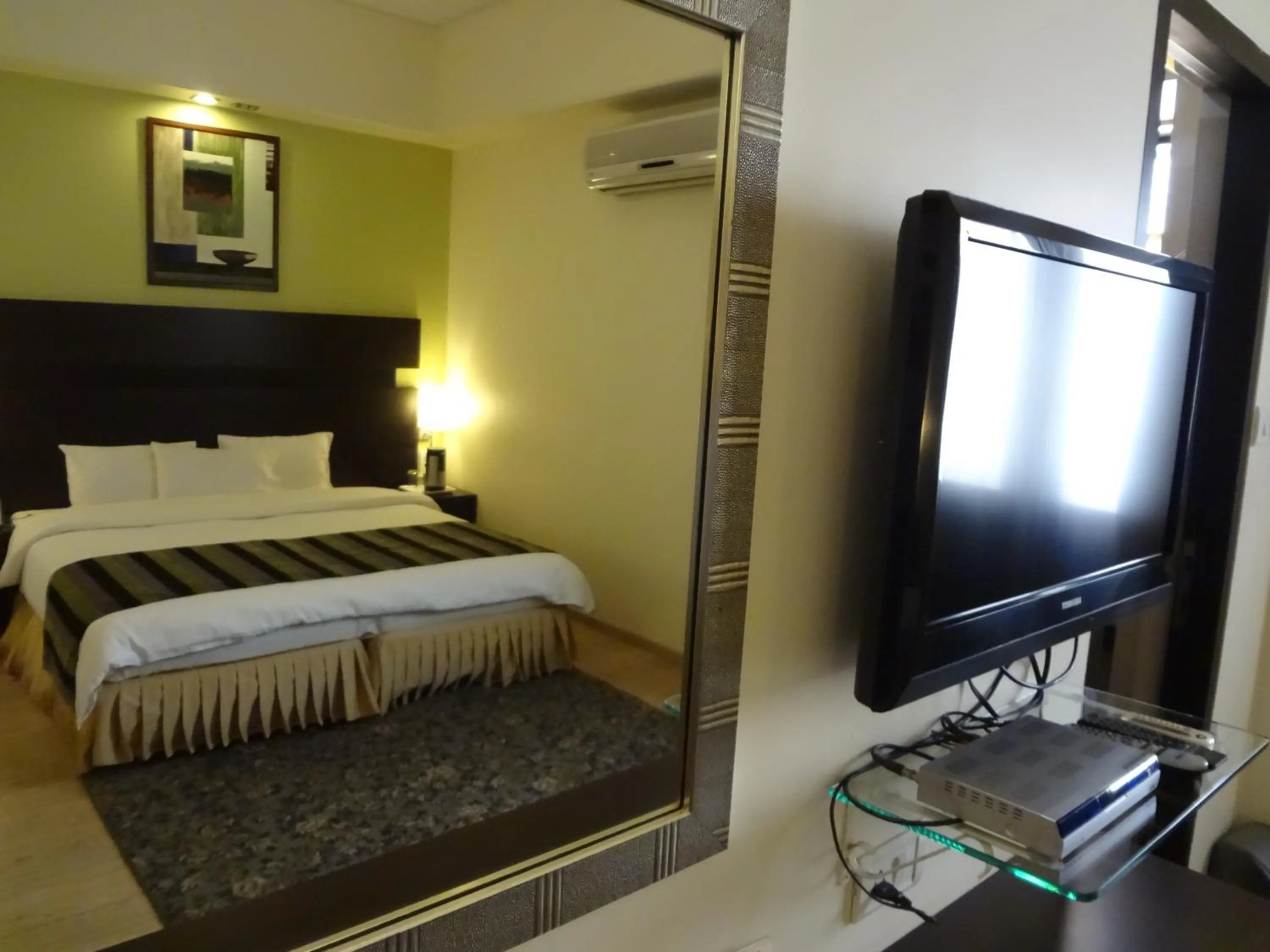 Bed in Chateau Windsor Hotel - Marine Drive