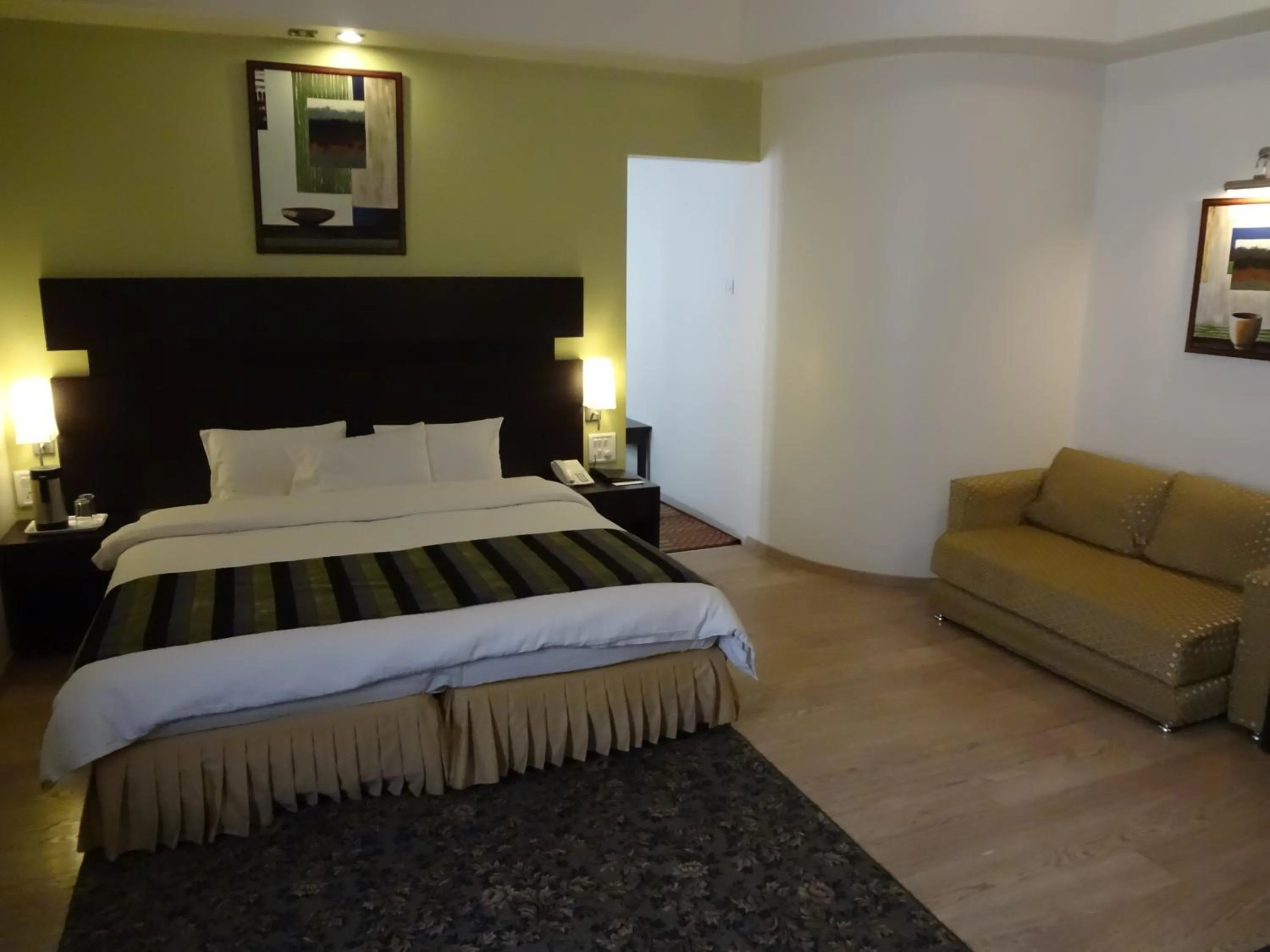 Bed in Chateau Windsor Hotel - Marine Drive