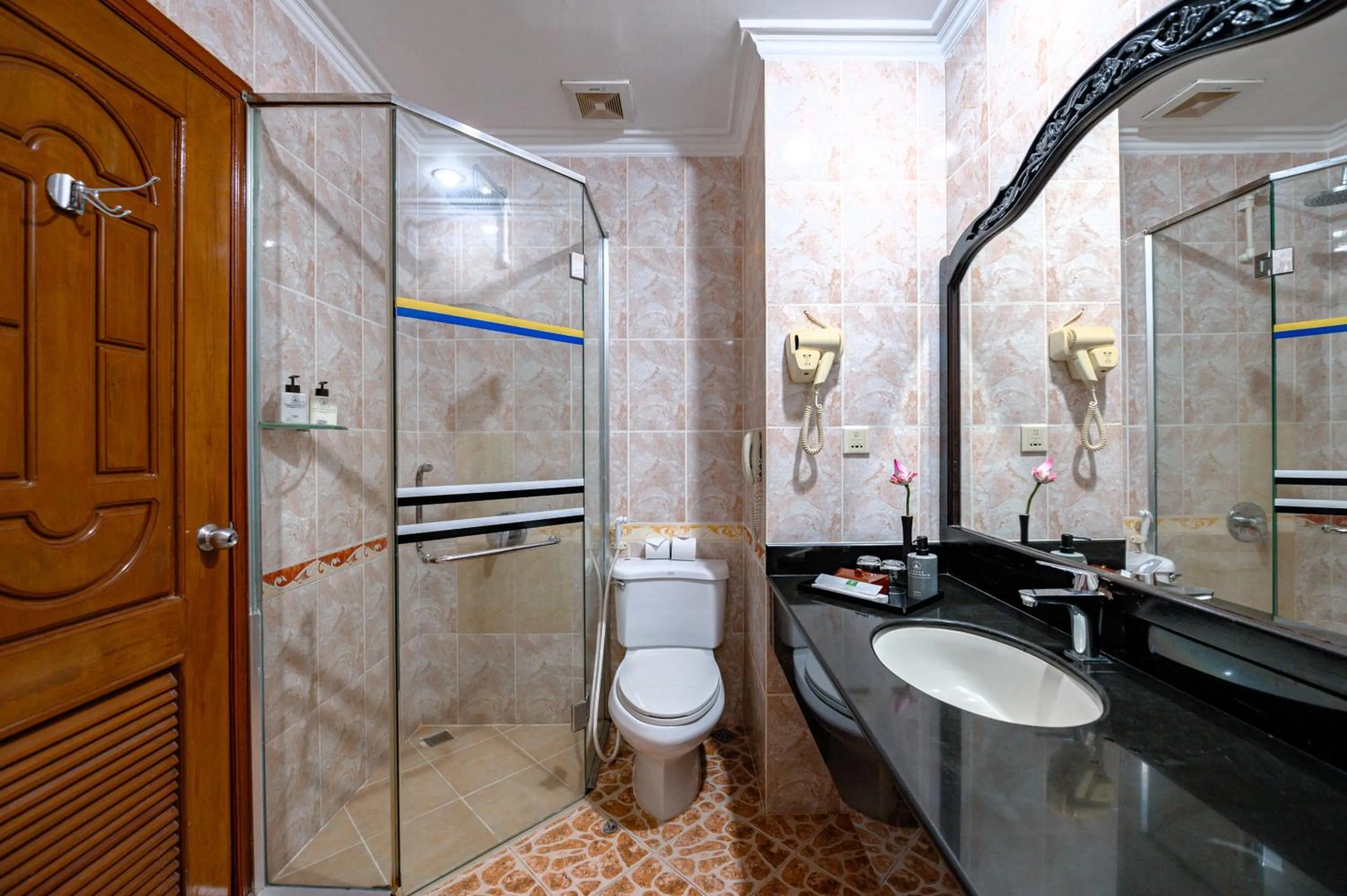 Bathroom in Hotel Somadevi Angkor Resort & Spa