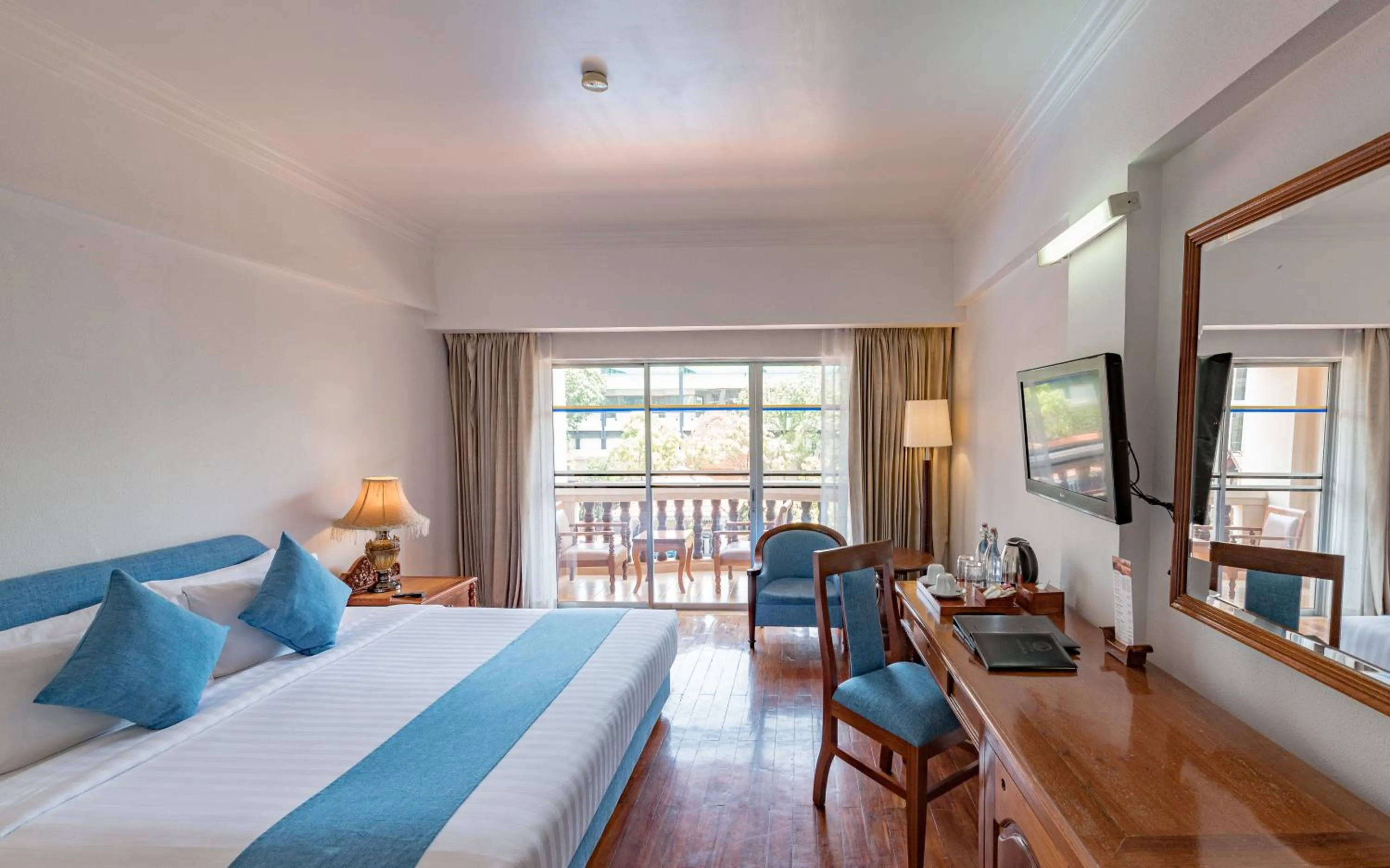 Bed in Hotel Somadevi Angkor Resort & Spa