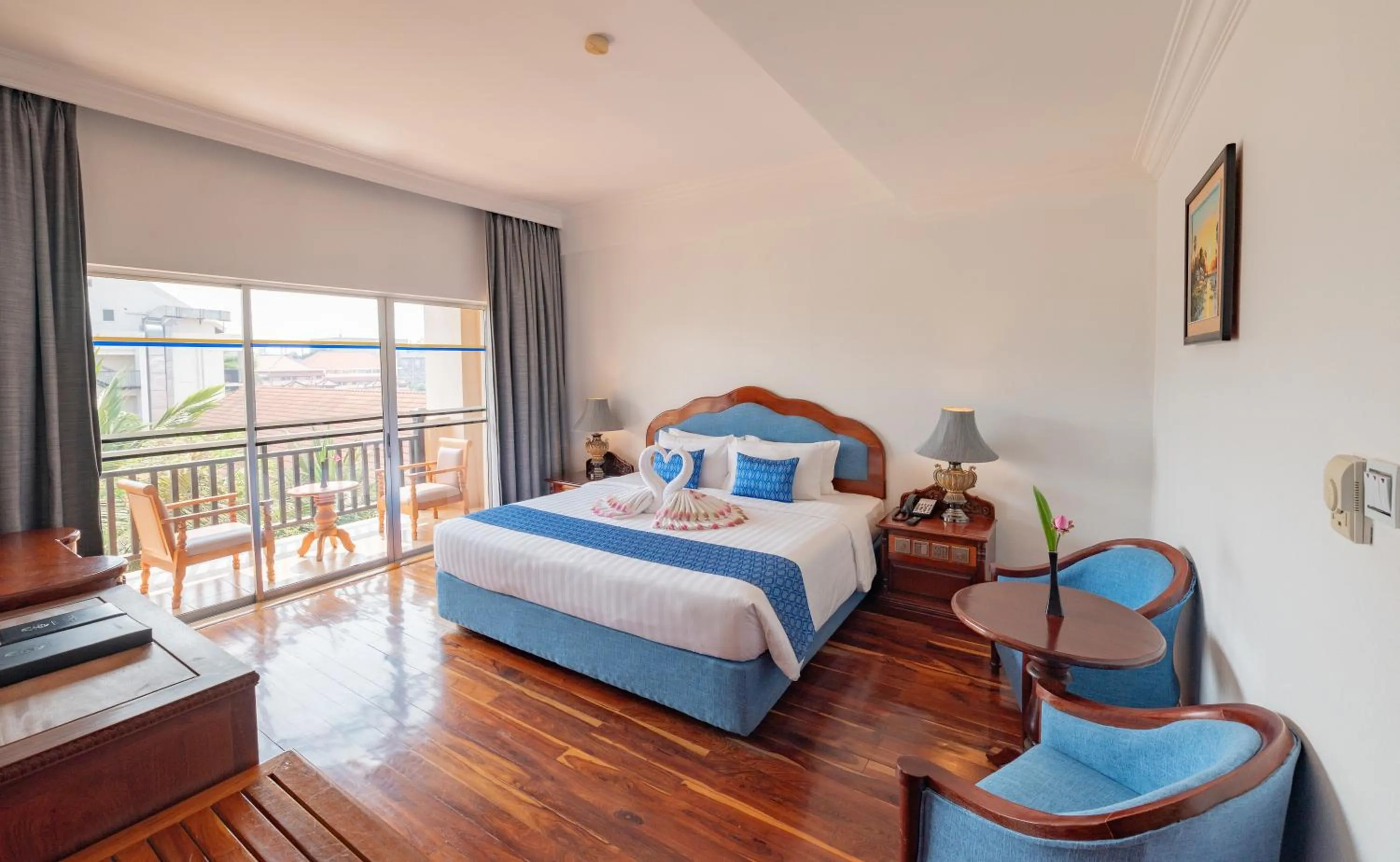 Bed in Hotel Somadevi Angkor Resort & Spa