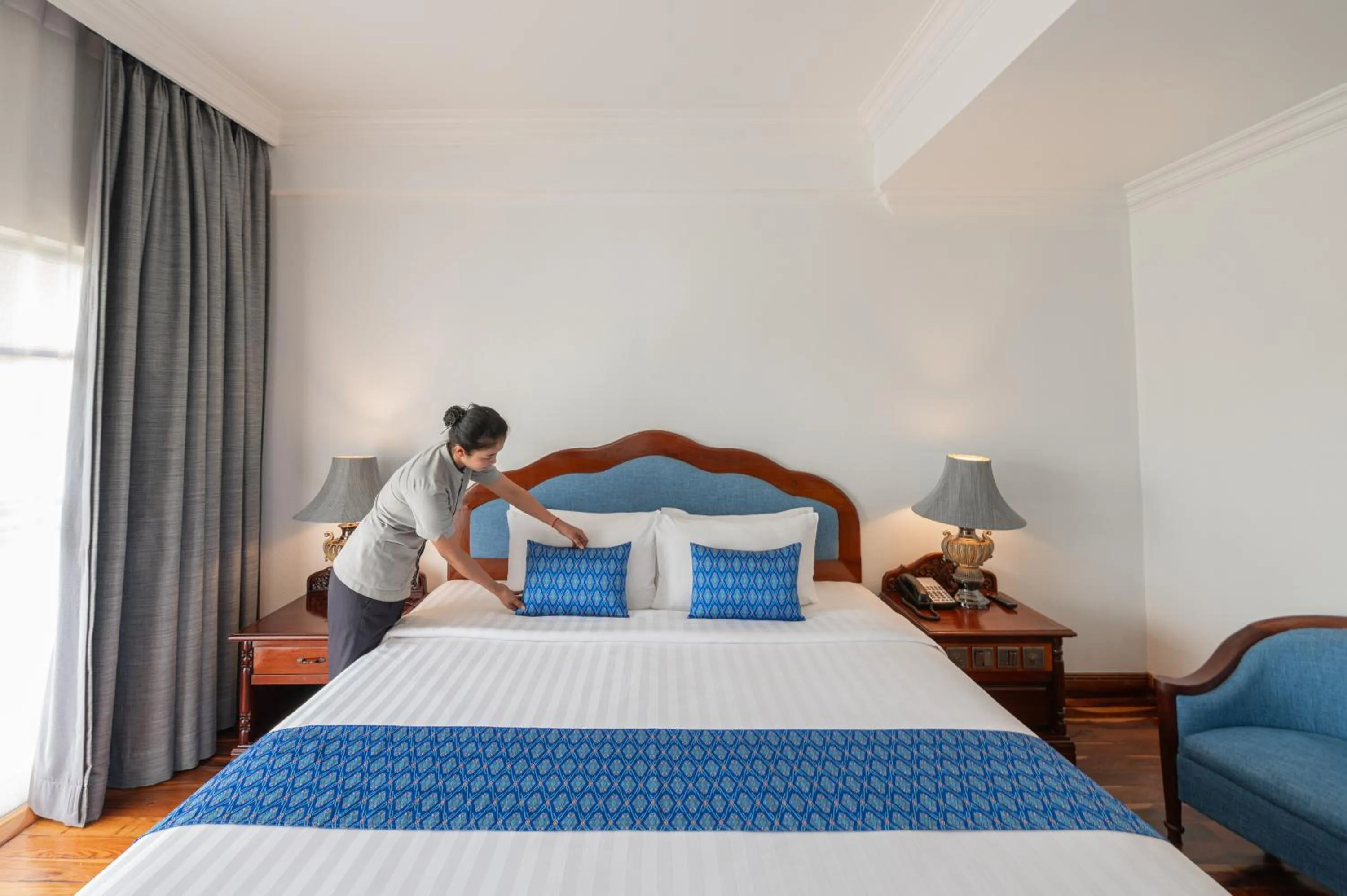 Bed in Hotel Somadevi Angkor Resort & Spa