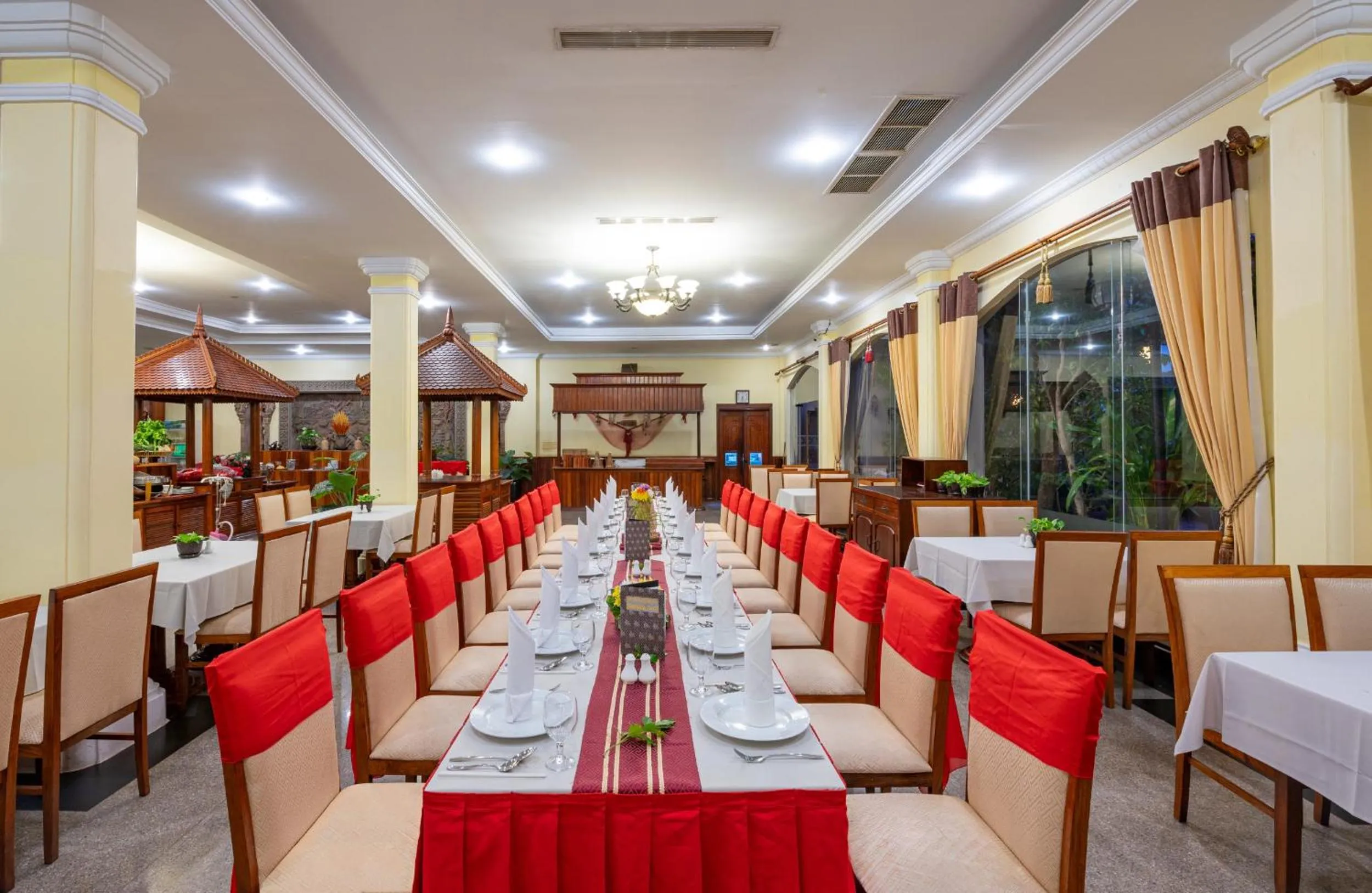 Restaurant/places to eat in Hotel Somadevi Angkor Resort & Spa