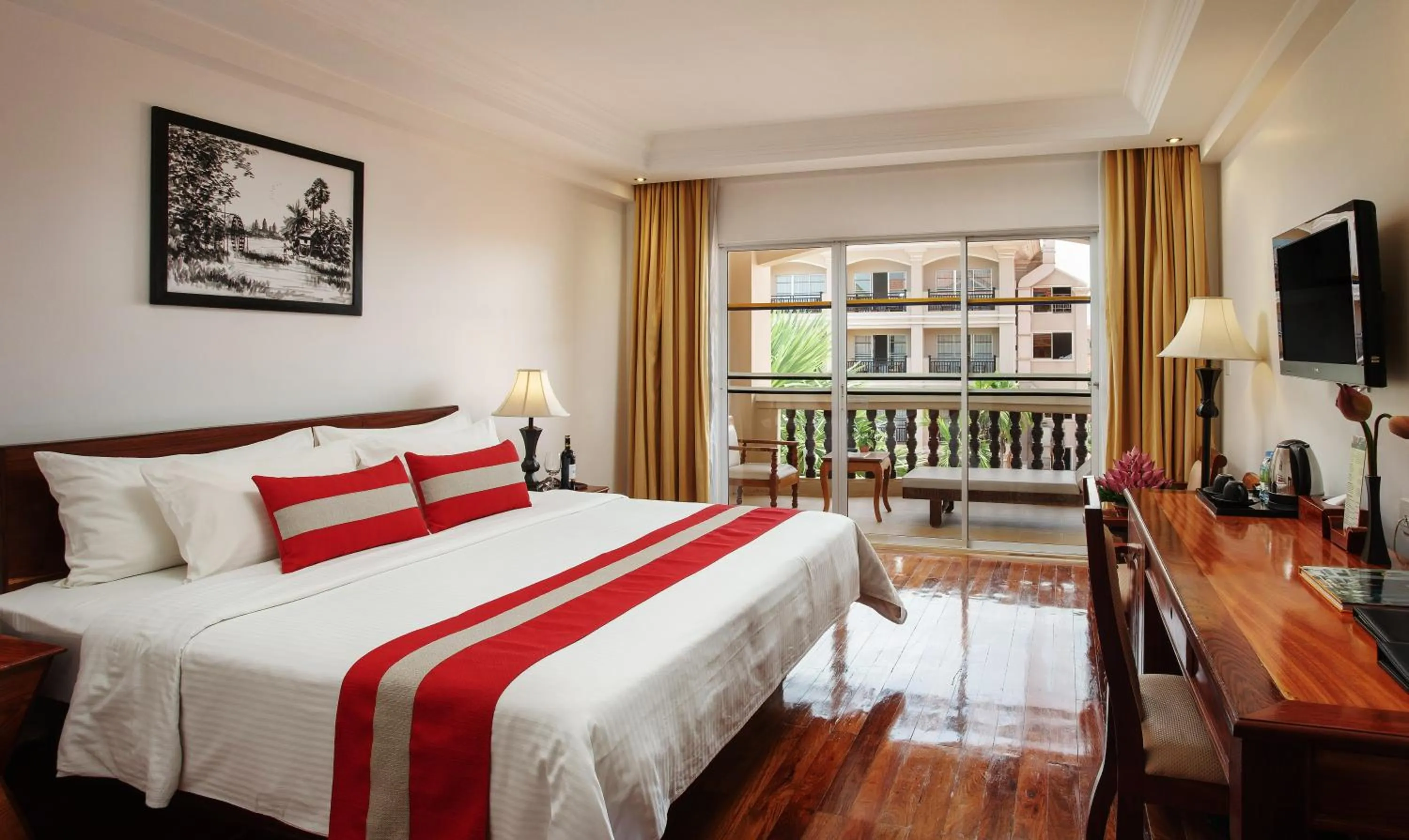 Bed in Hotel Somadevi Angkor Resort & Spa