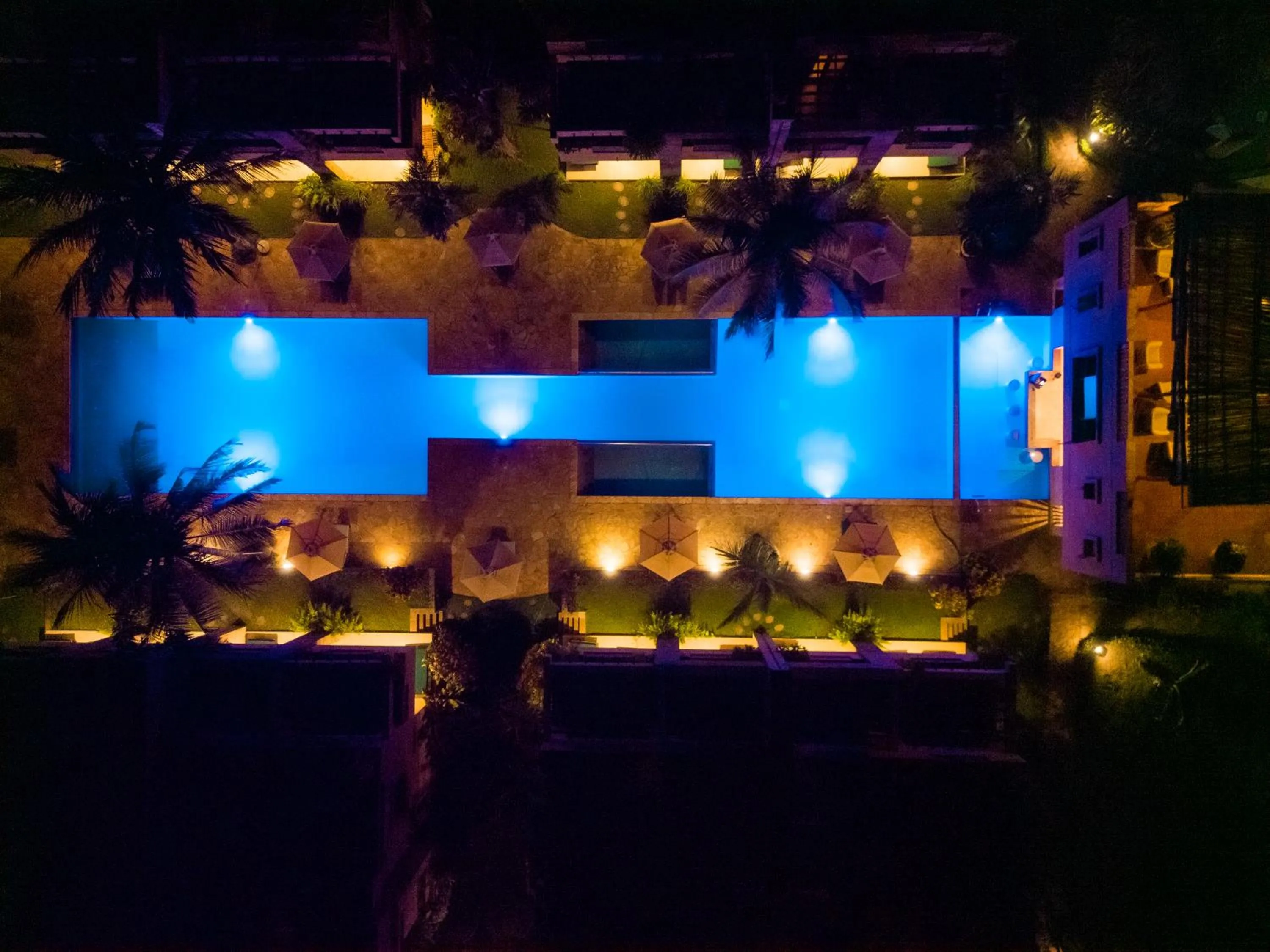 Swimming pool in Villa Mandhari - Diani Beach