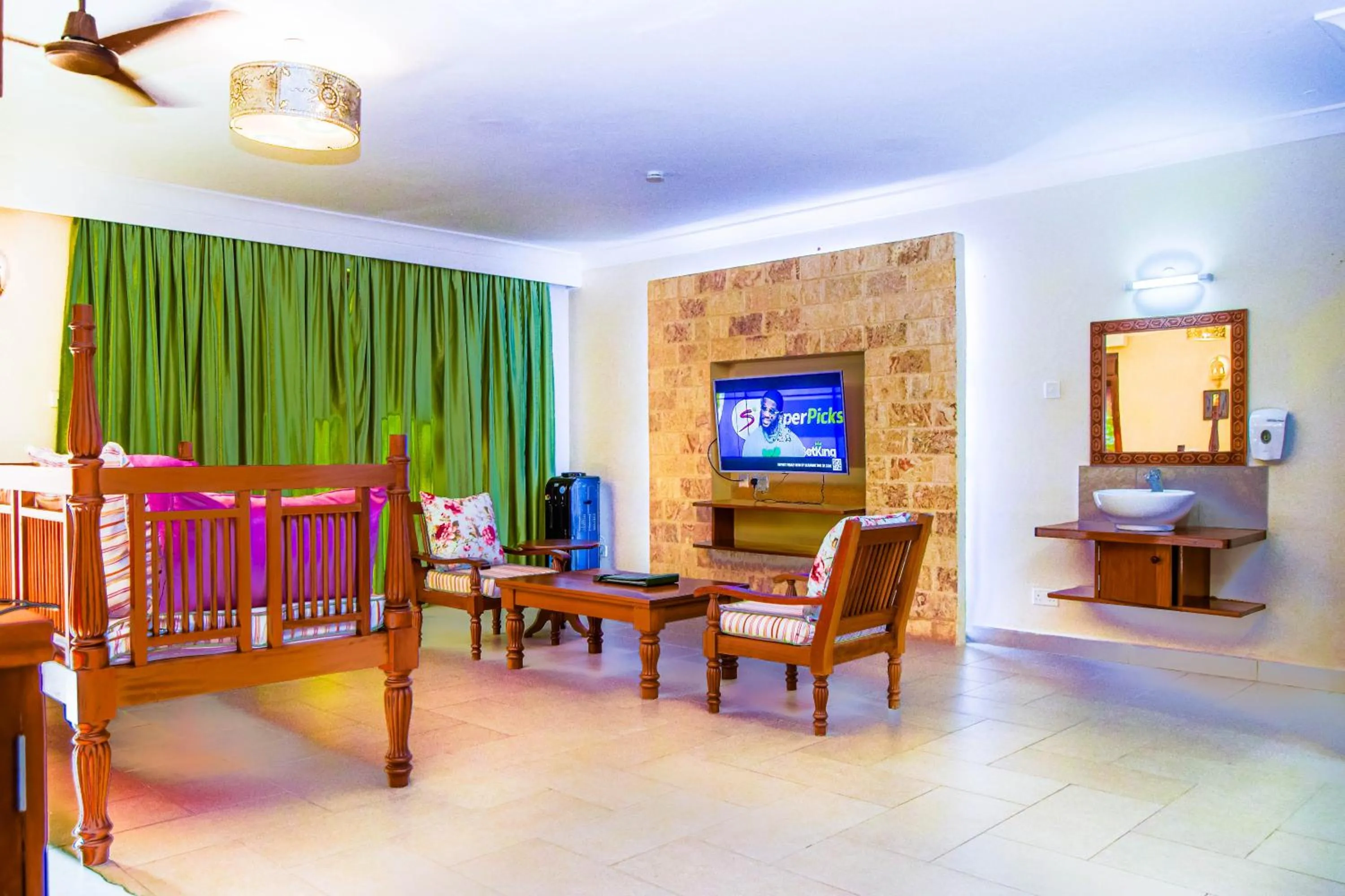 Communal lounge/ TV room in Villa Mandhari - Diani Beach
