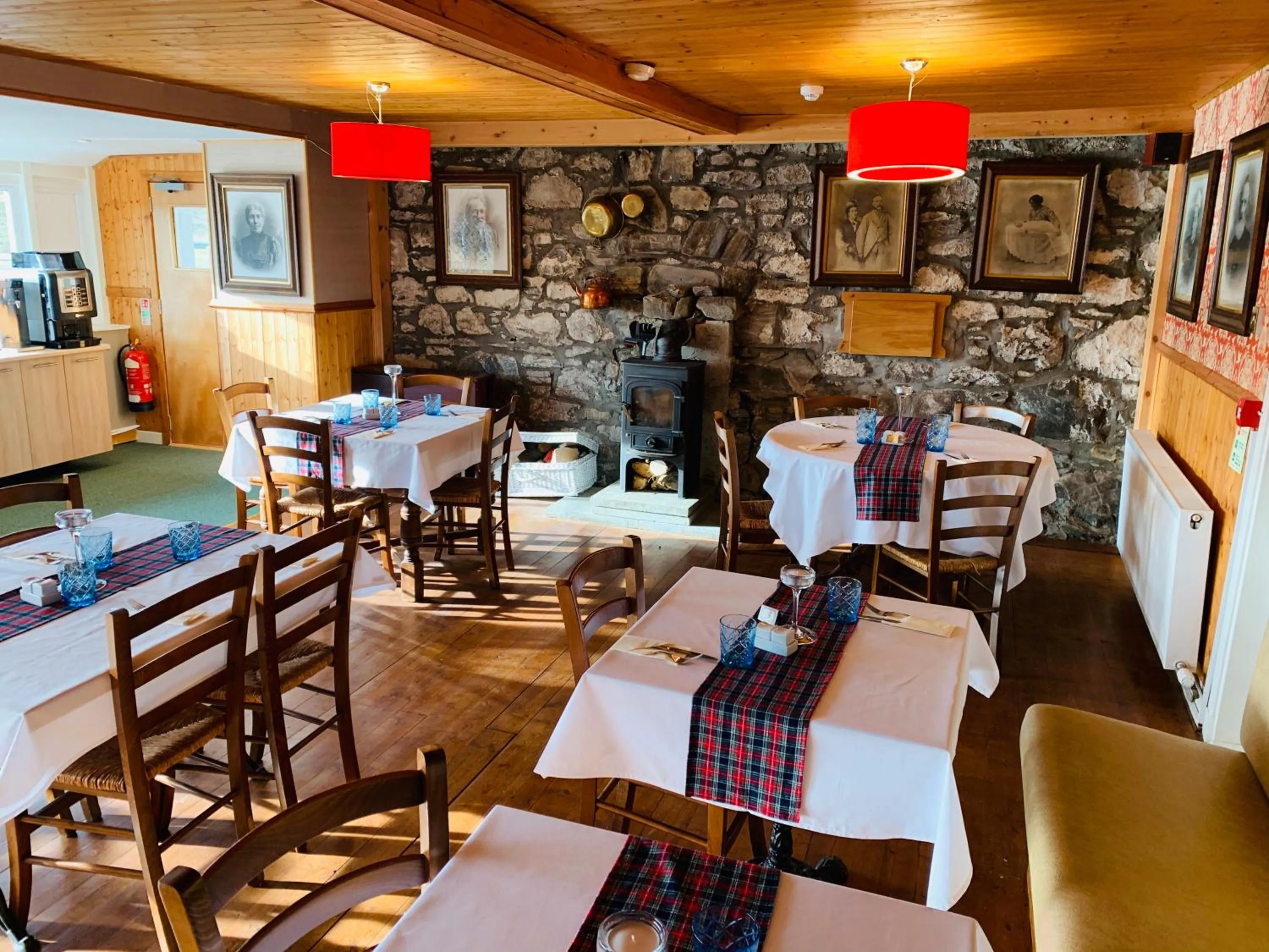 Restaurant/places to eat in Aultguish Inn