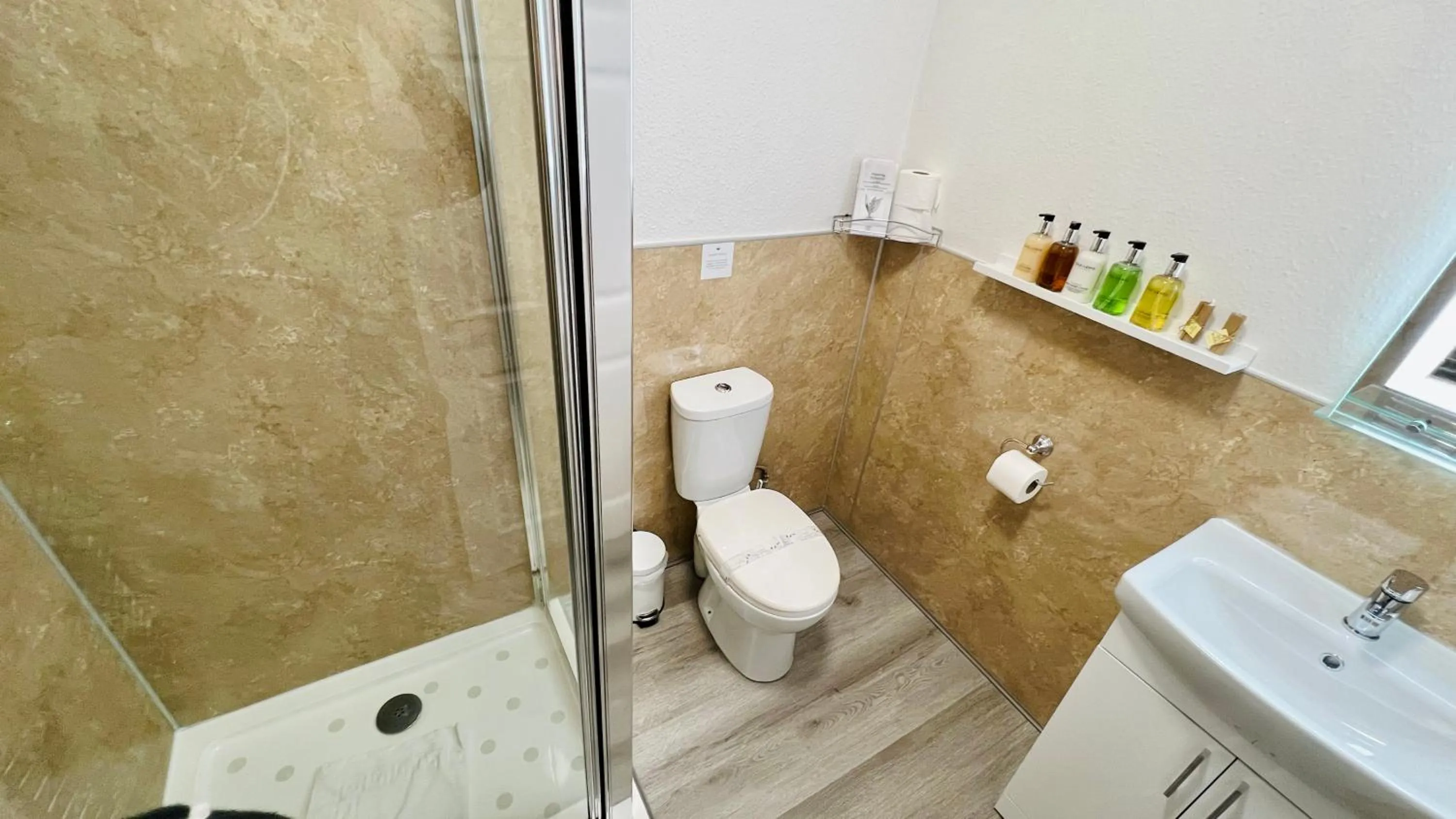 Bathroom in Aultguish Inn