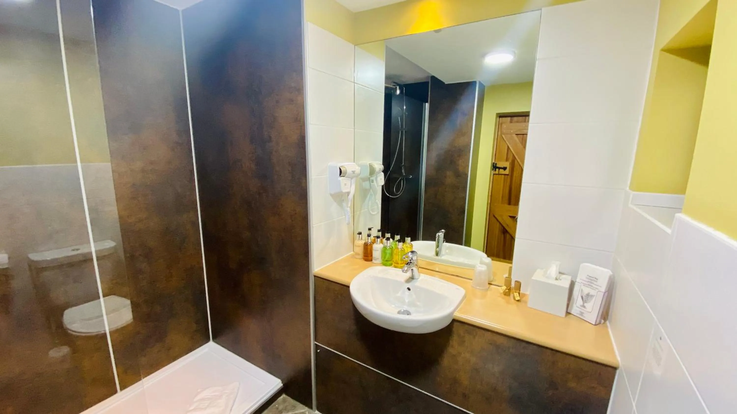 Bathroom in Aultguish Inn