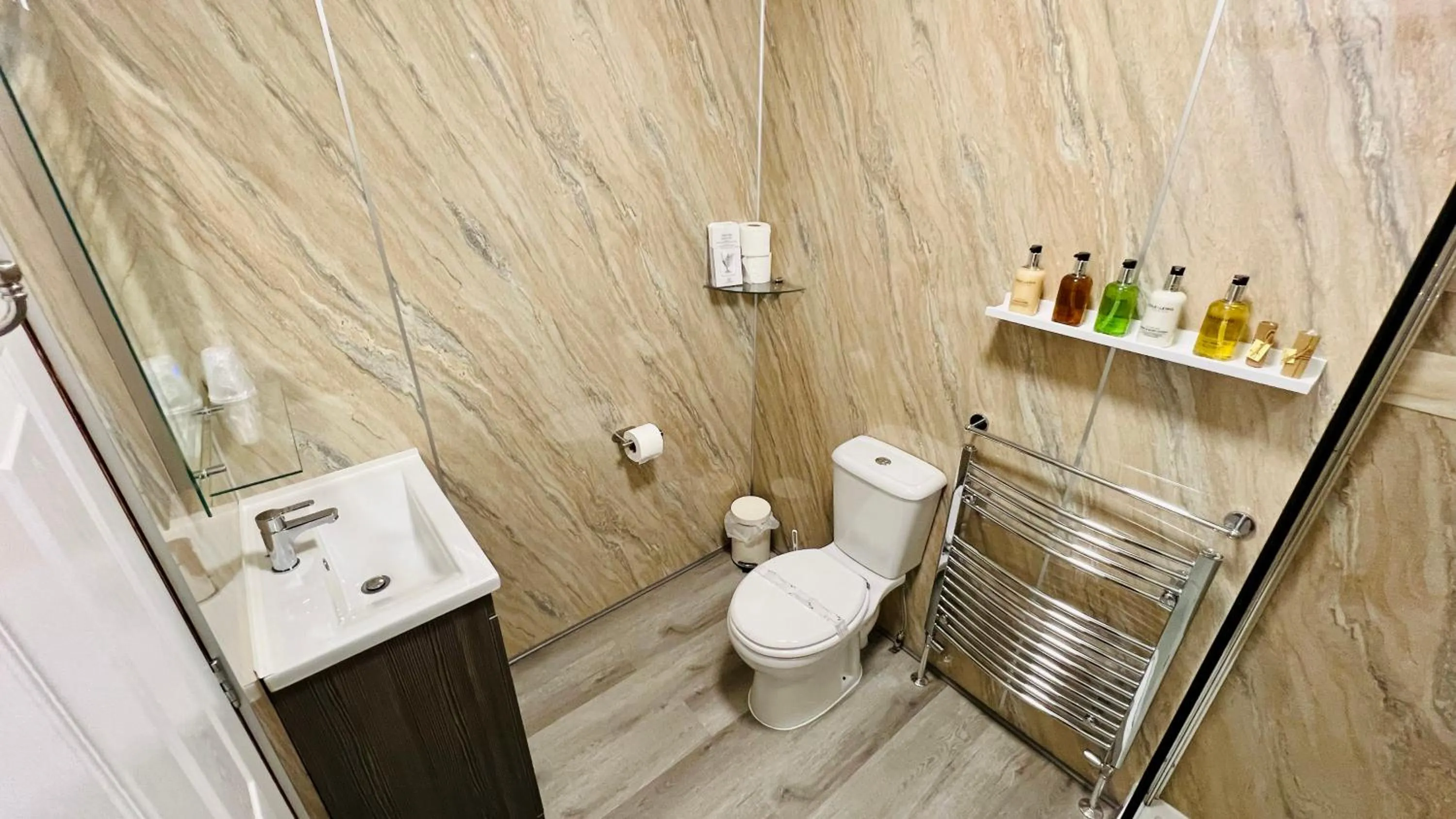 Bathroom in Aultguish Inn