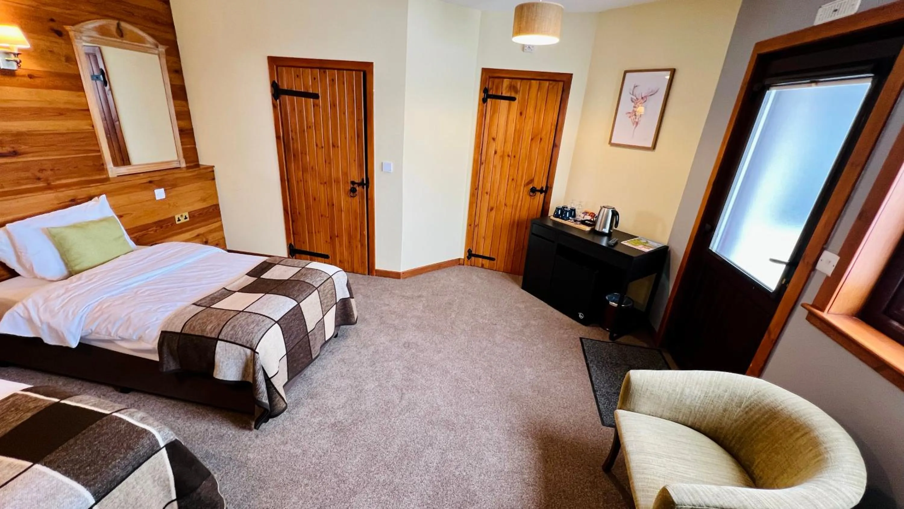Photo of the whole room, Bed in Aultguish Inn
