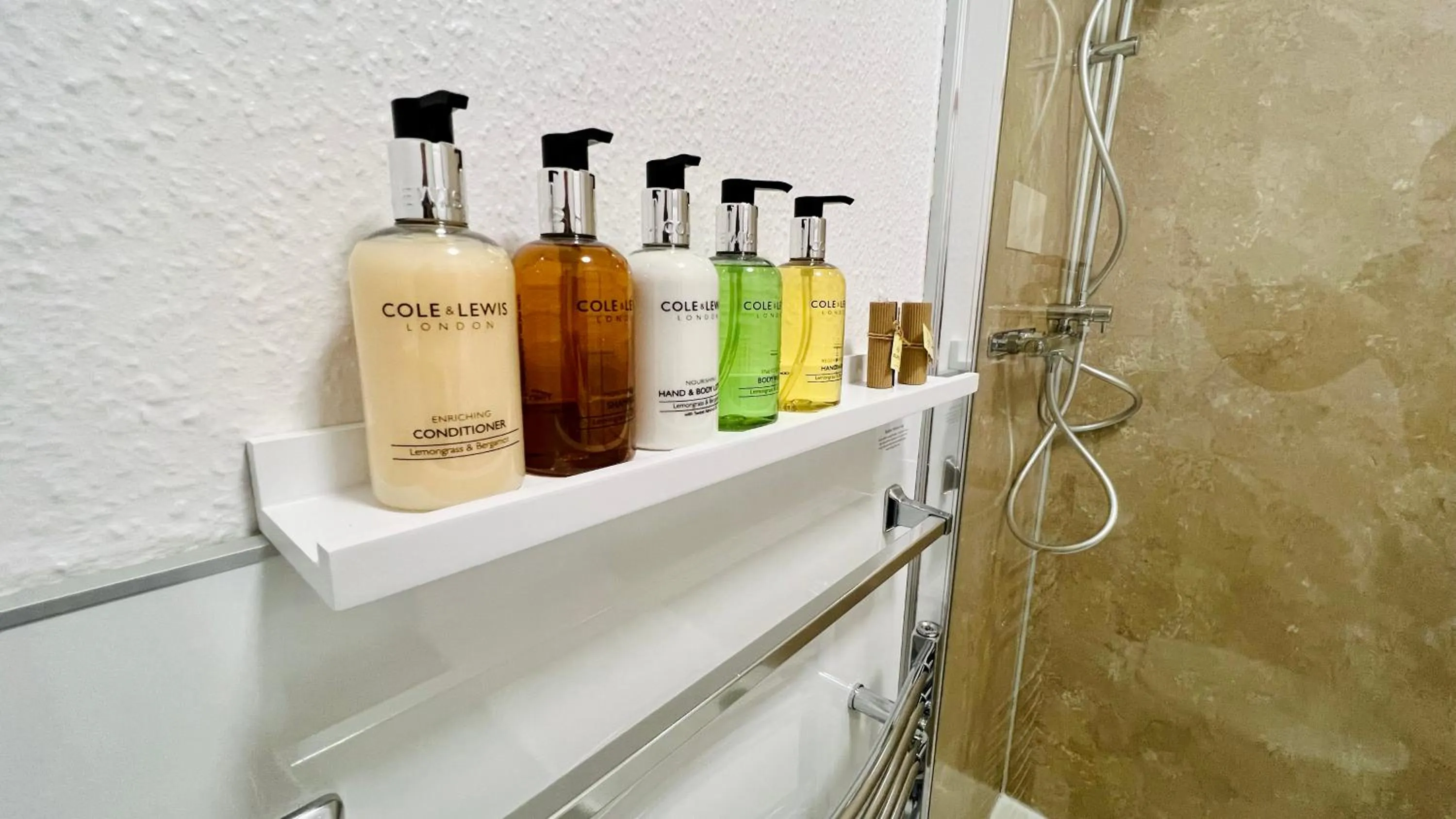 Bathroom in Aultguish Inn