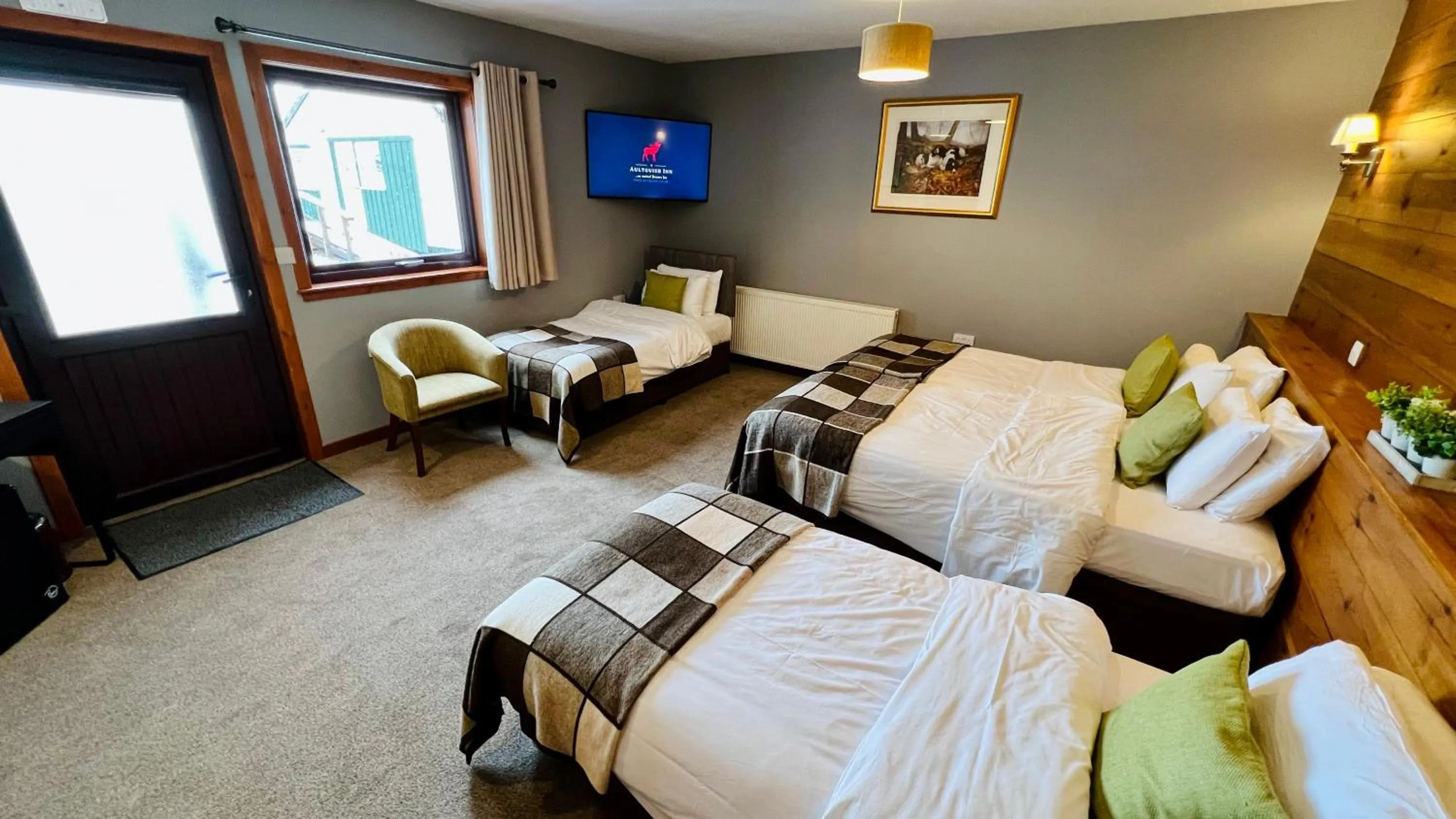 Photo of the whole room, Bed in Aultguish Inn