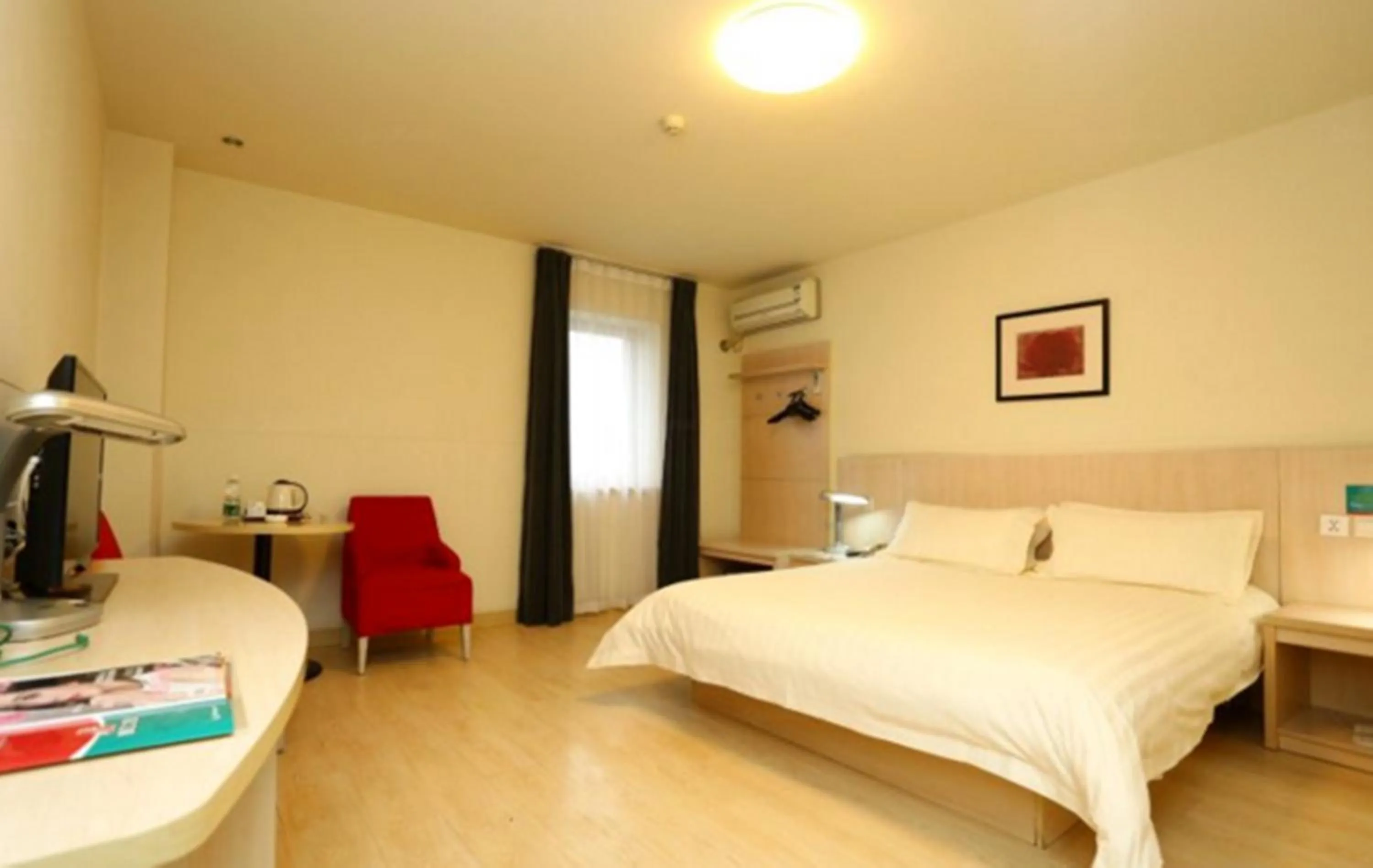Photo of the whole room, Bed in Jinjiang Inn - Changchun Convention & Exhibition Center