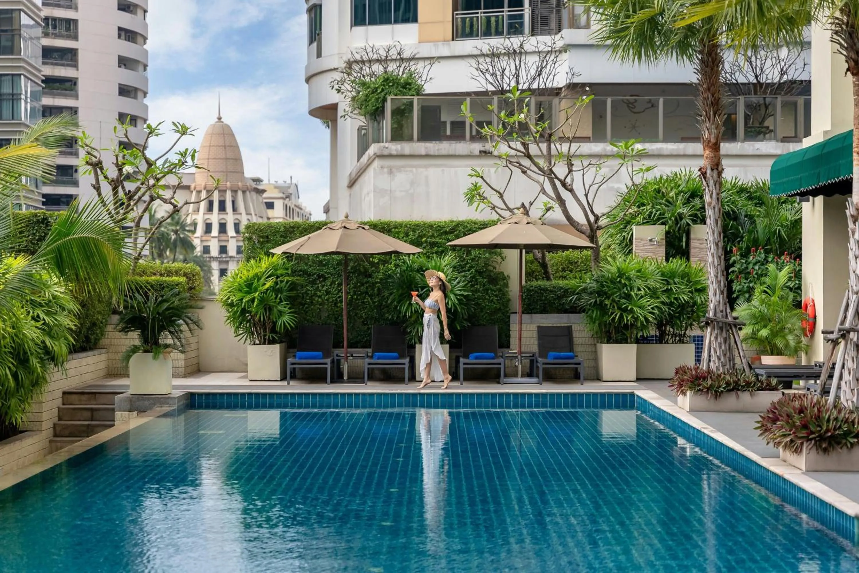 Swimming pool in Marriott Executive Apartments Sukhumvit Park, Bangkok