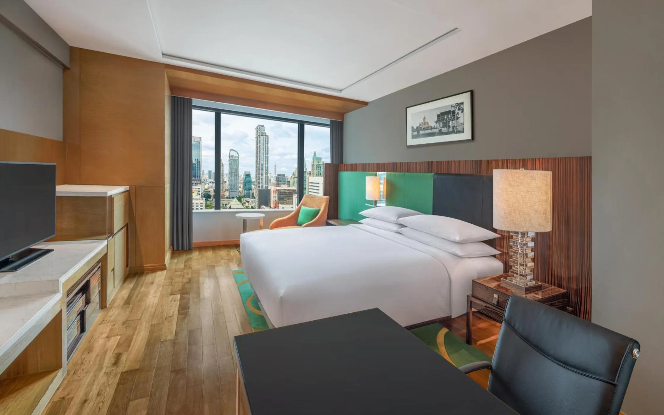 Bed in Renaissance Bangkok Ratchaprasong Hotel by Marriott