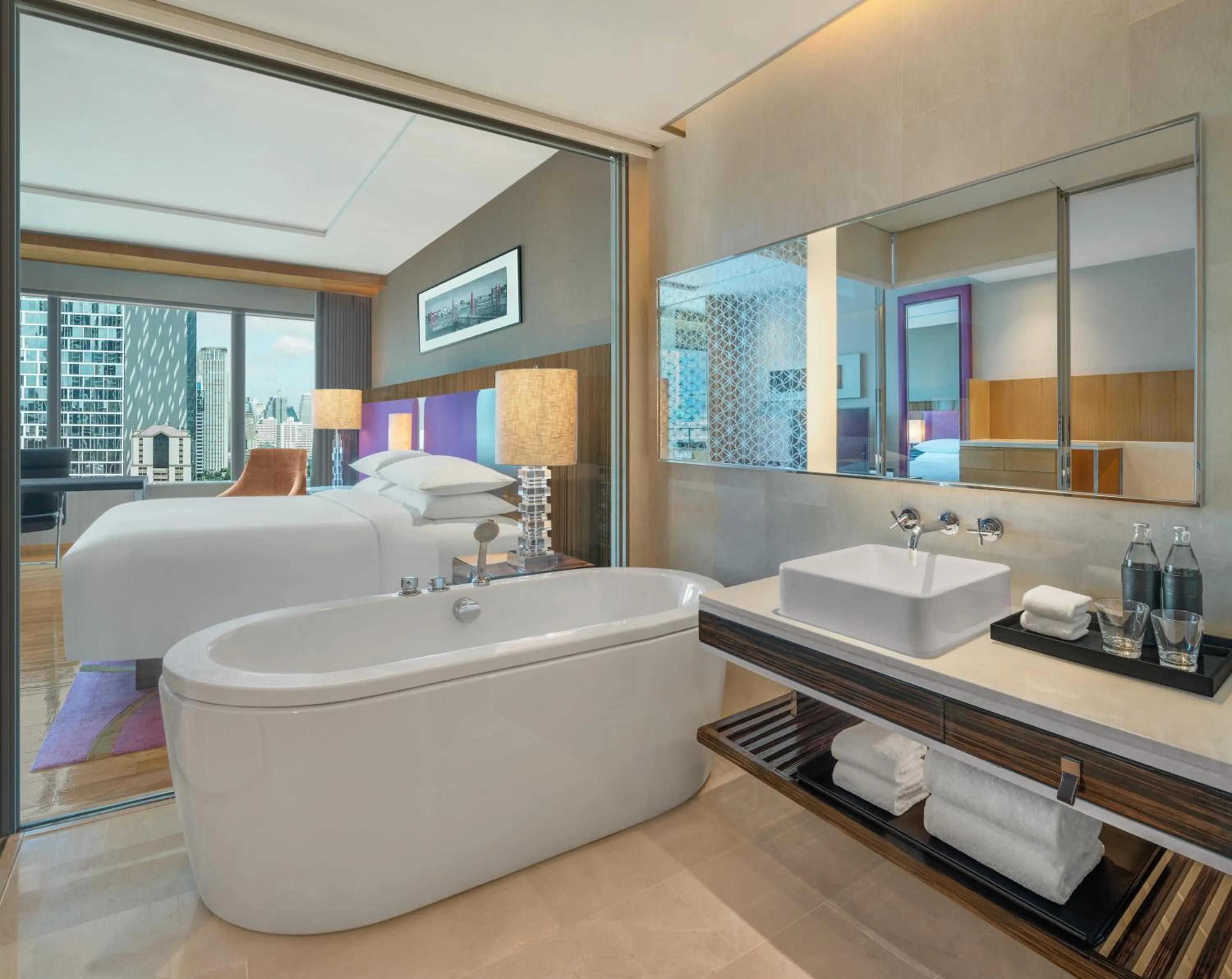 Deluxe, Guest room, 1 King in Renaissance Bangkok Ratchaprasong Hotel by Marriott