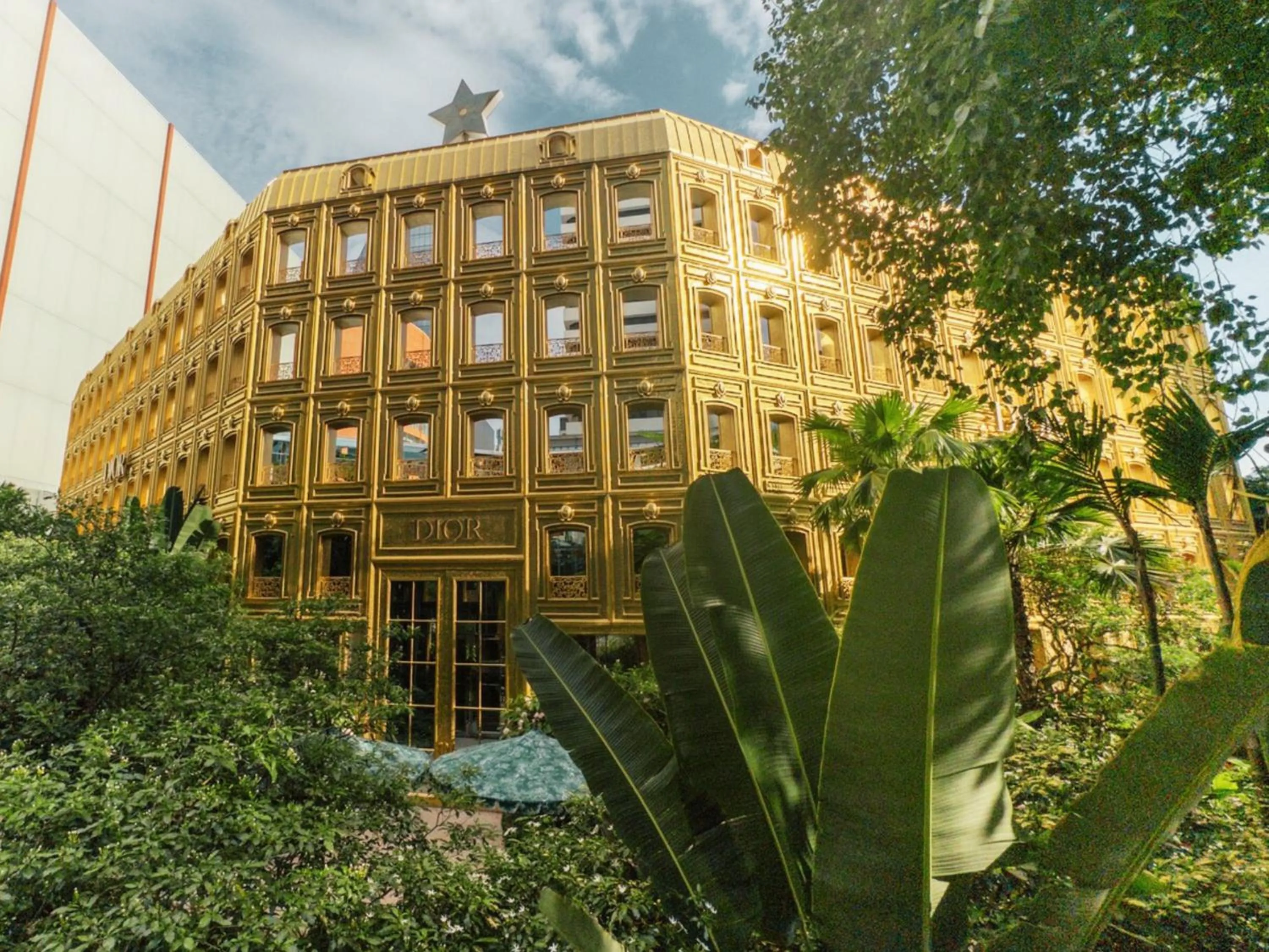 Nearby landmark in Renaissance Bangkok Ratchaprasong Hotel by Marriott