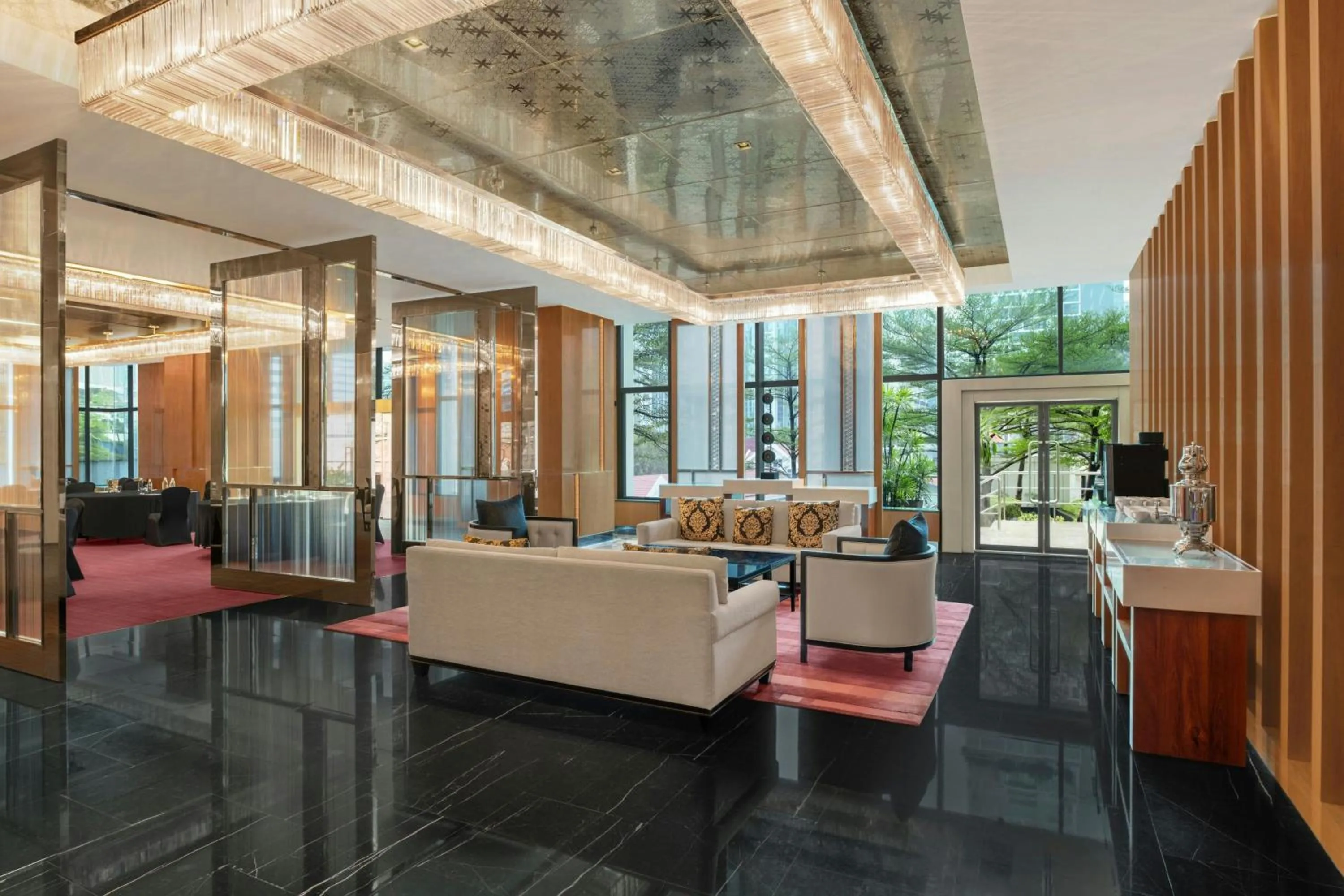 Meeting/conference room in Renaissance Bangkok Ratchaprasong Hotel by Marriott