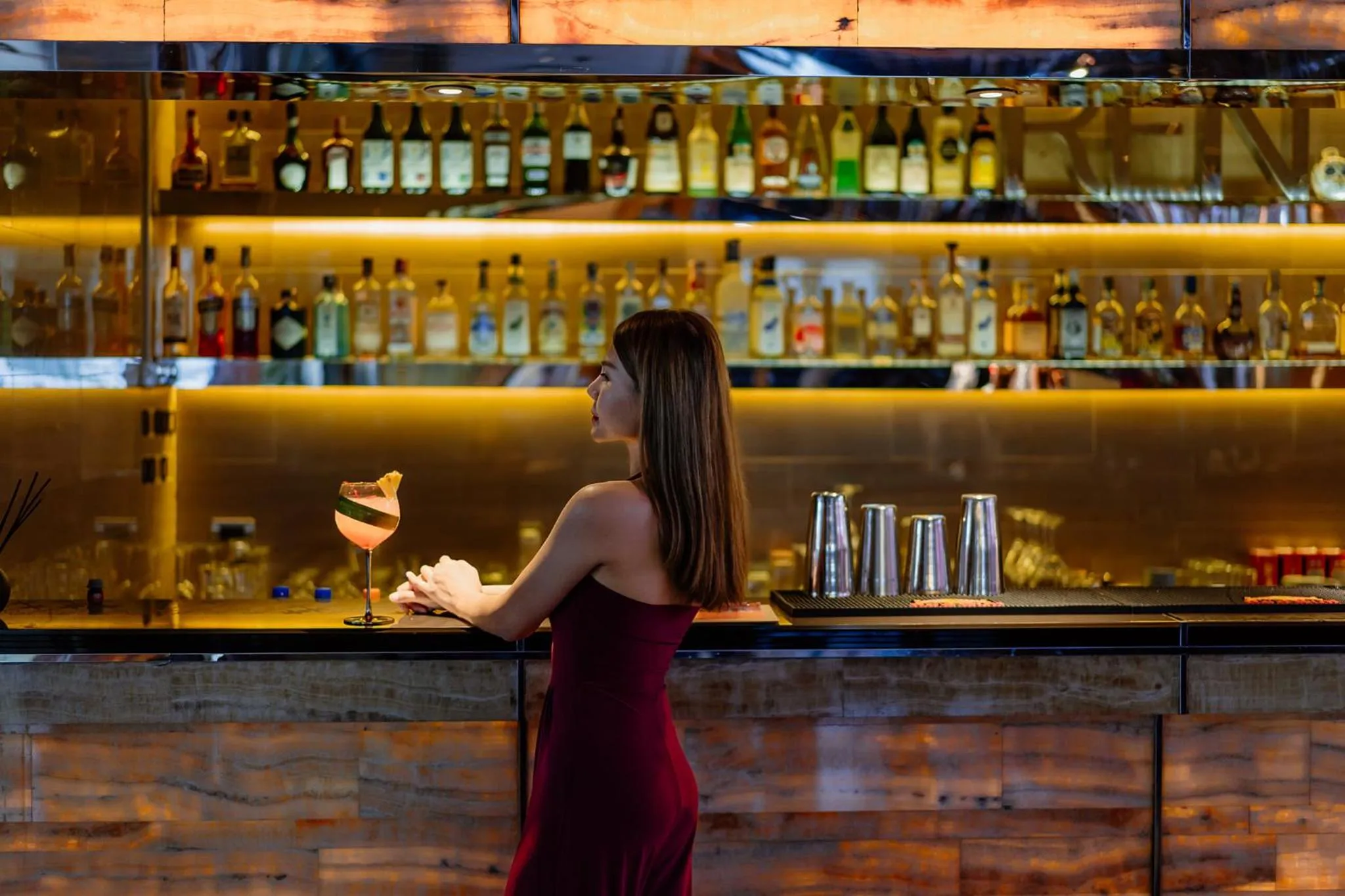 Lounge or bar in Renaissance Bangkok Ratchaprasong Hotel by Marriott