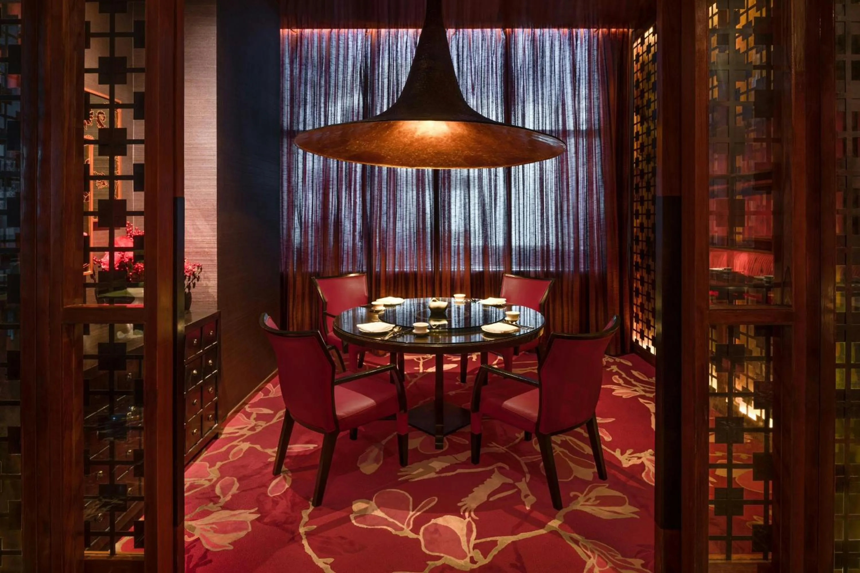 Restaurant/places to eat in Renaissance Bangkok Ratchaprasong Hotel by Marriott