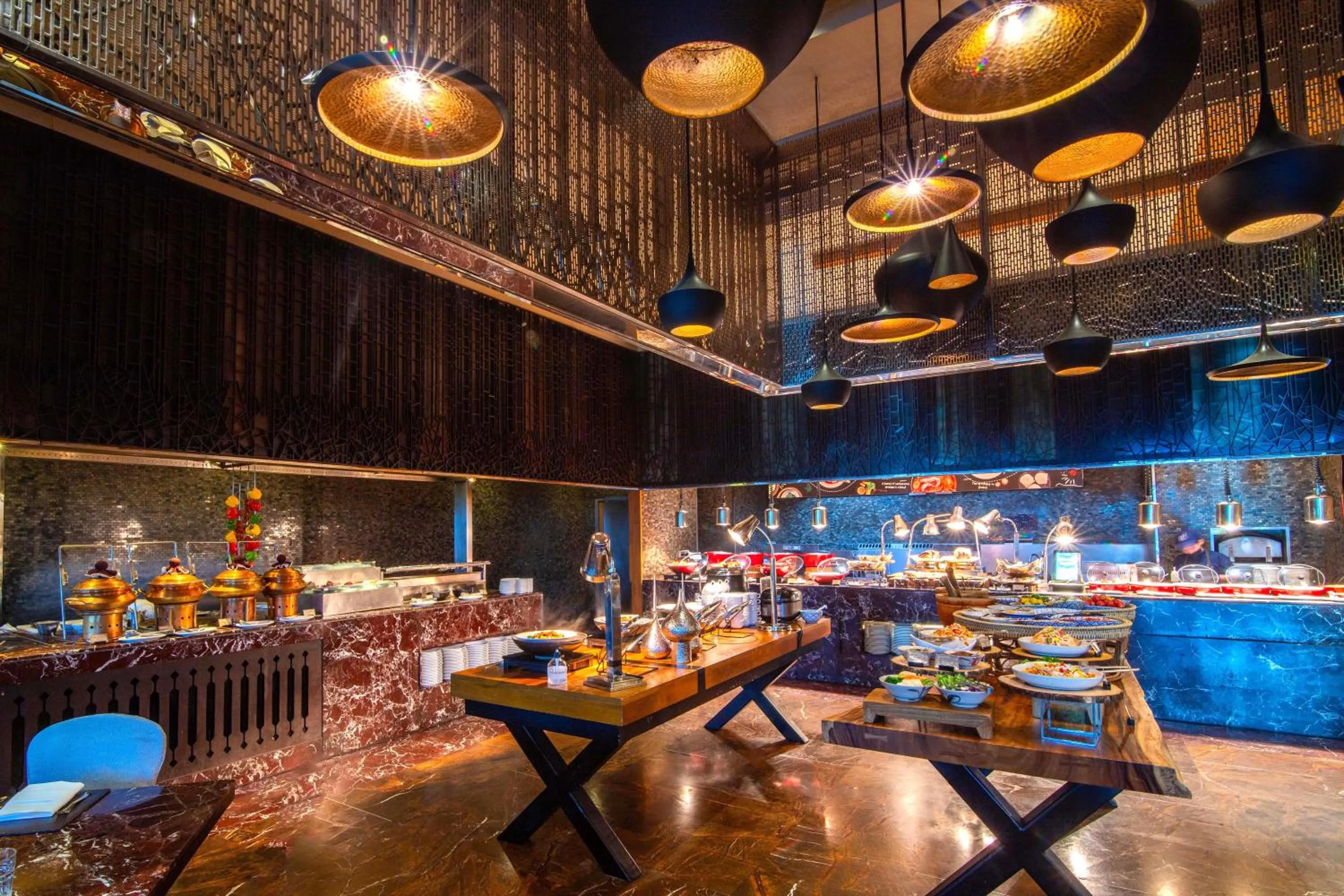 Restaurant/places to eat in Renaissance Bangkok Ratchaprasong Hotel by Marriott