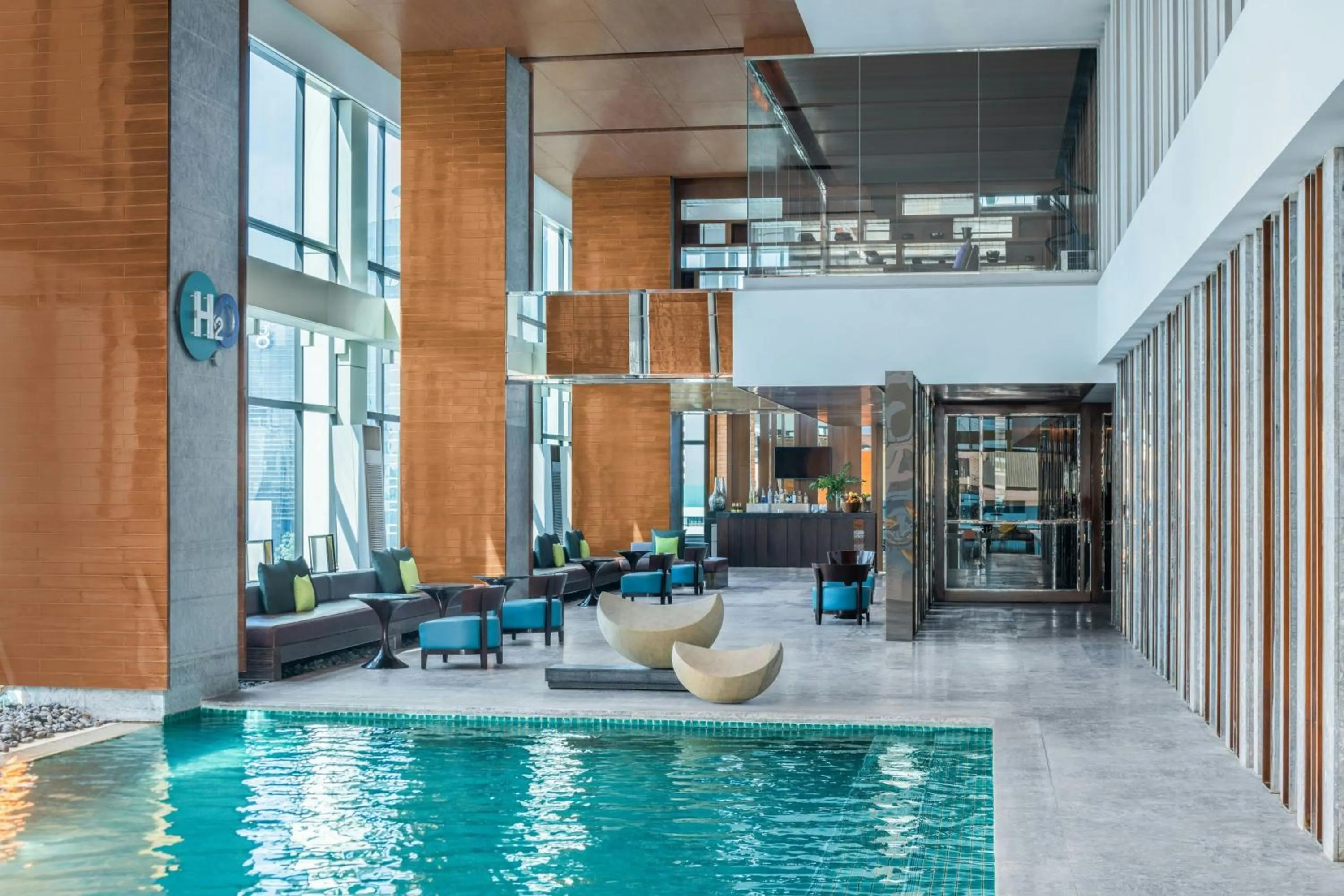 Swimming pool in Renaissance Bangkok Ratchaprasong Hotel by Marriott