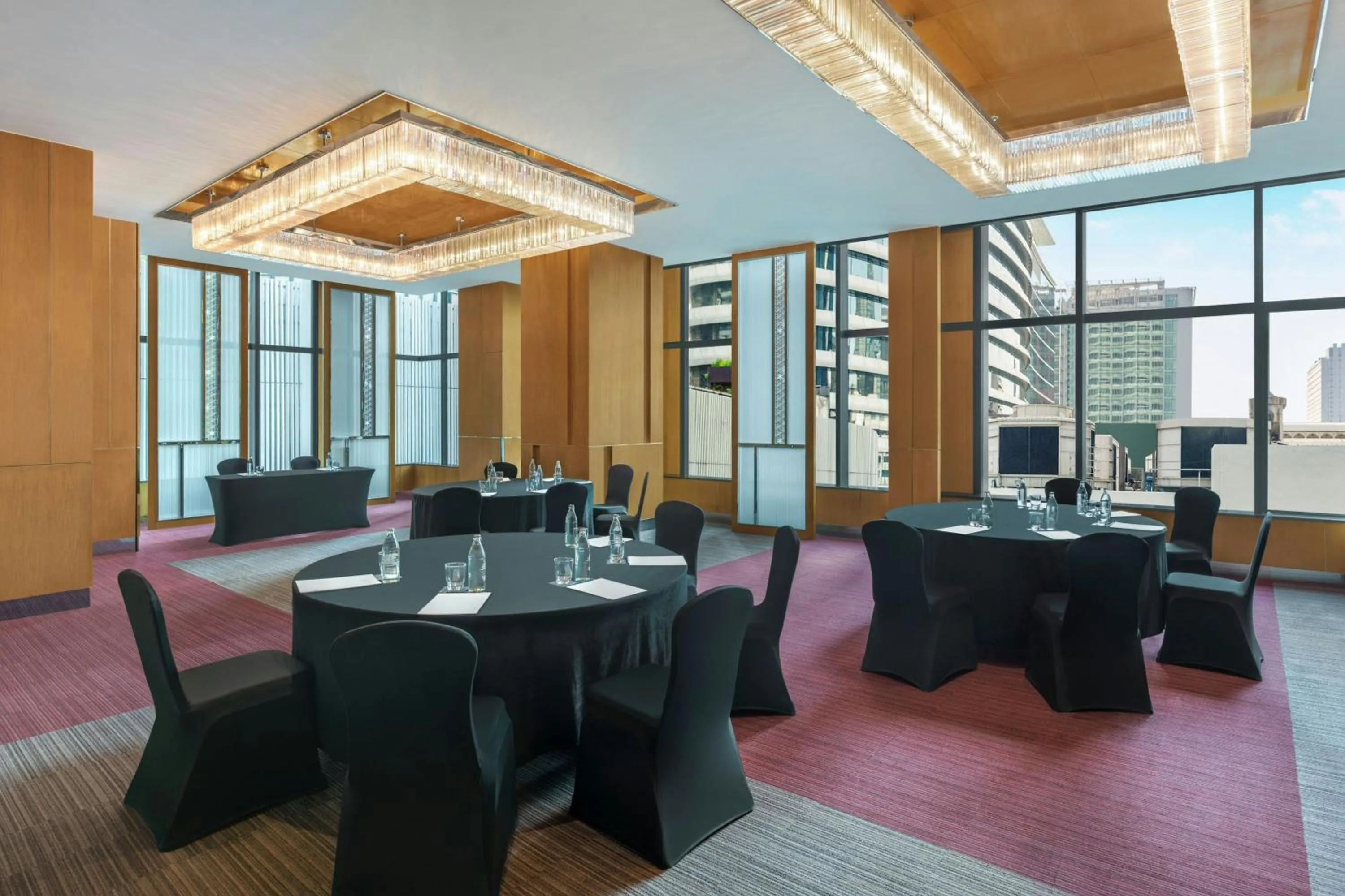 Meeting/conference room in Renaissance Bangkok Ratchaprasong Hotel by Marriott