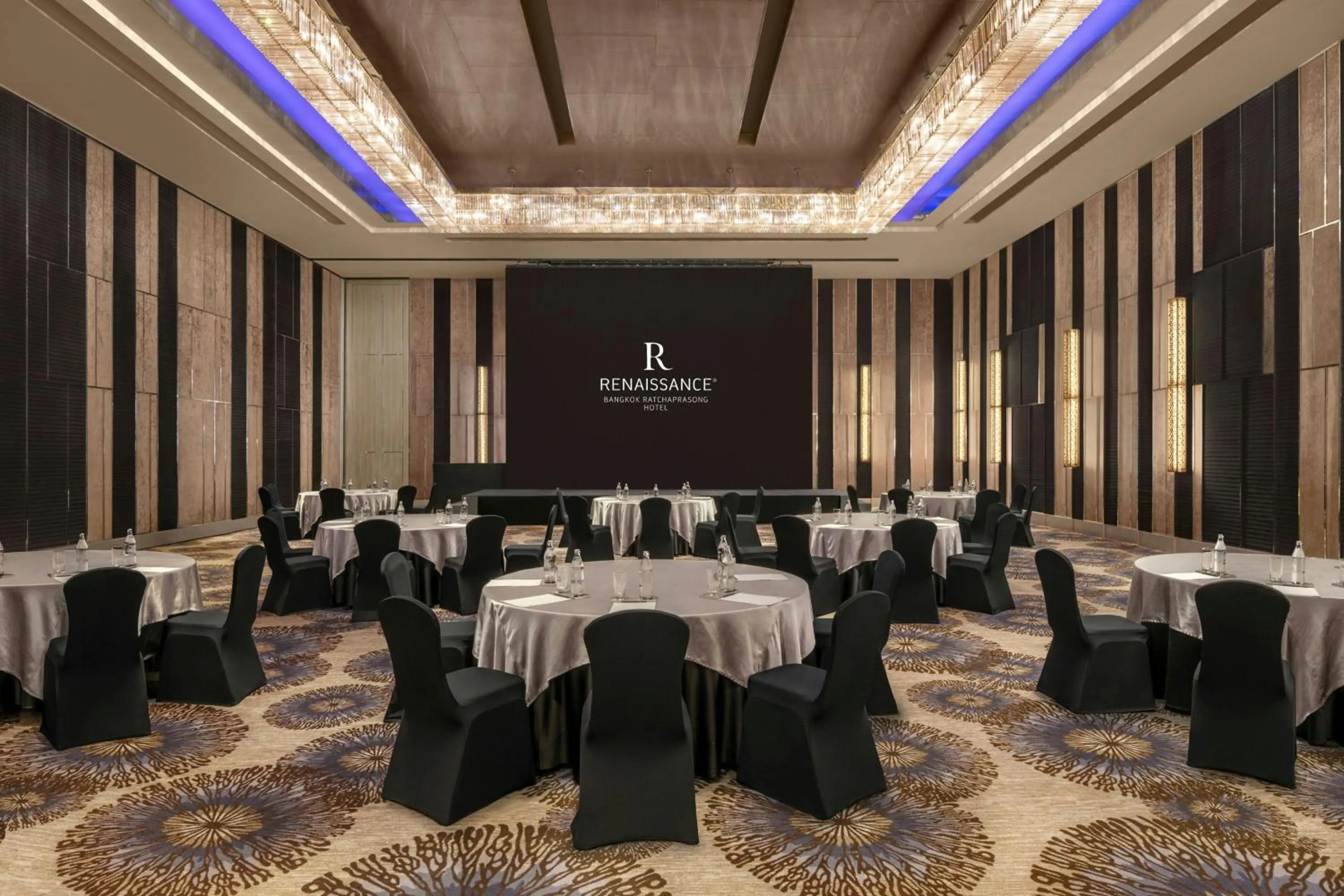 Meeting/conference room in Renaissance Bangkok Ratchaprasong Hotel by Marriott
