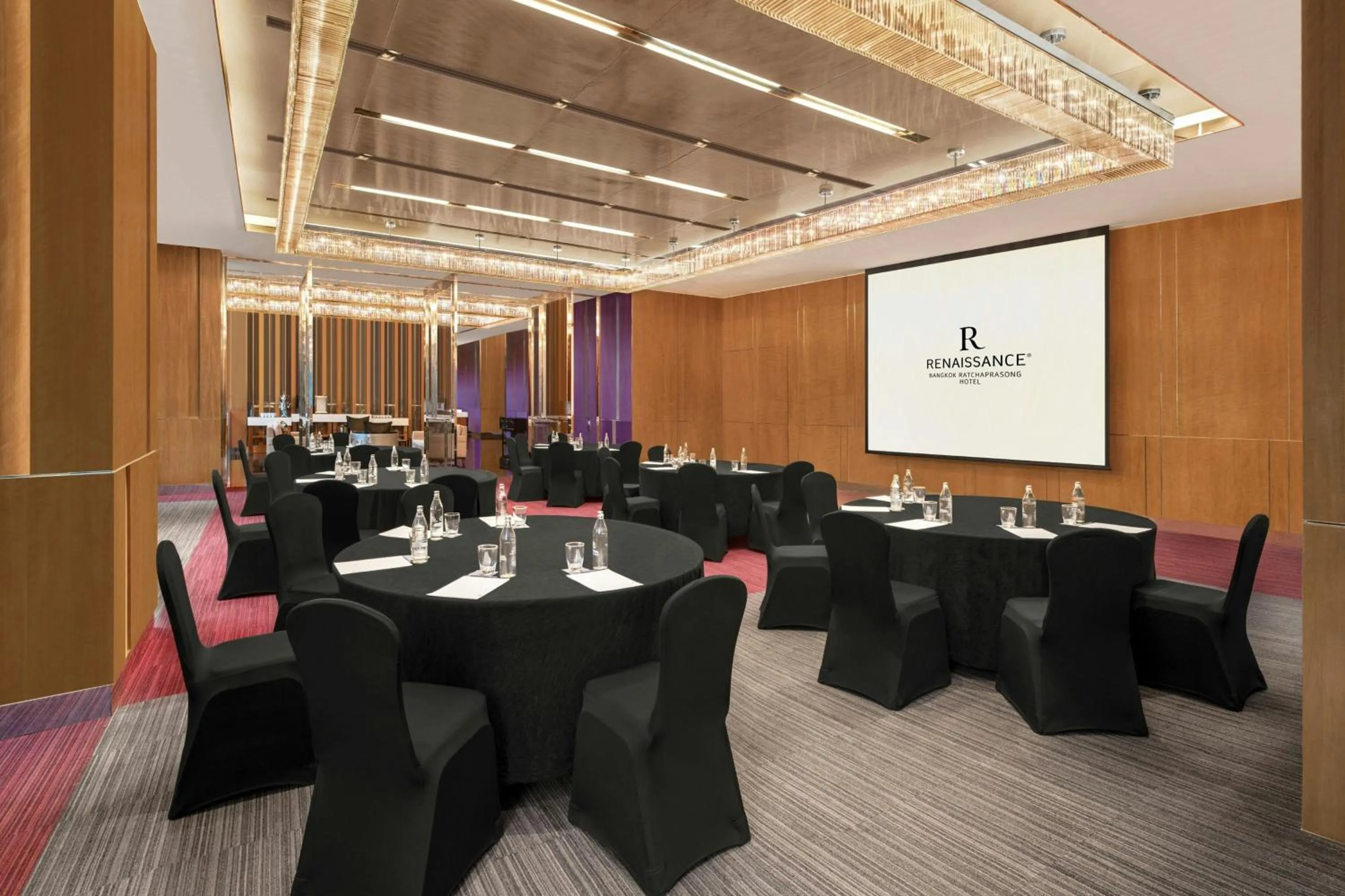 Meeting/conference room in Renaissance Bangkok Ratchaprasong Hotel by Marriott