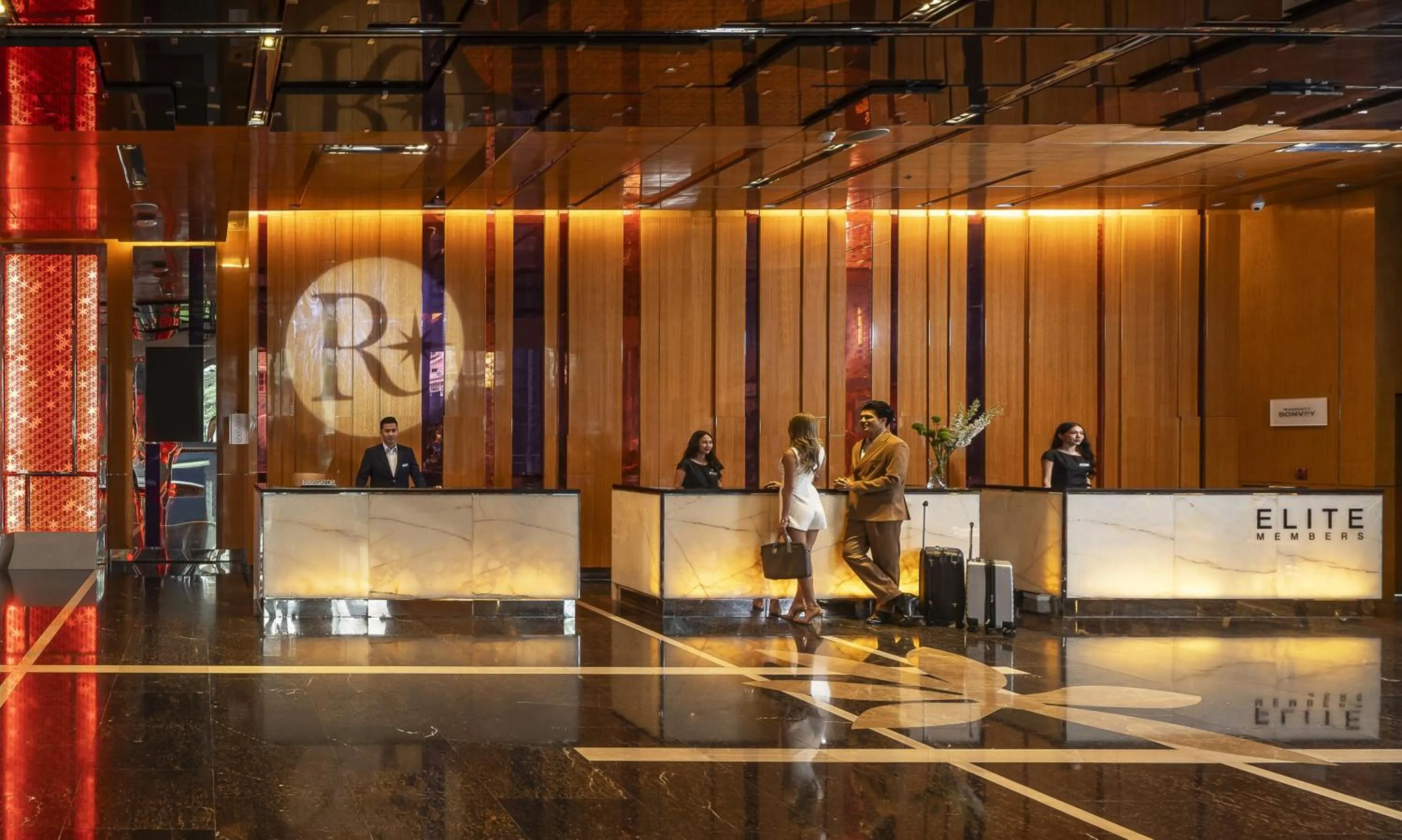 Lobby or reception in Renaissance Bangkok Ratchaprasong Hotel by Marriott