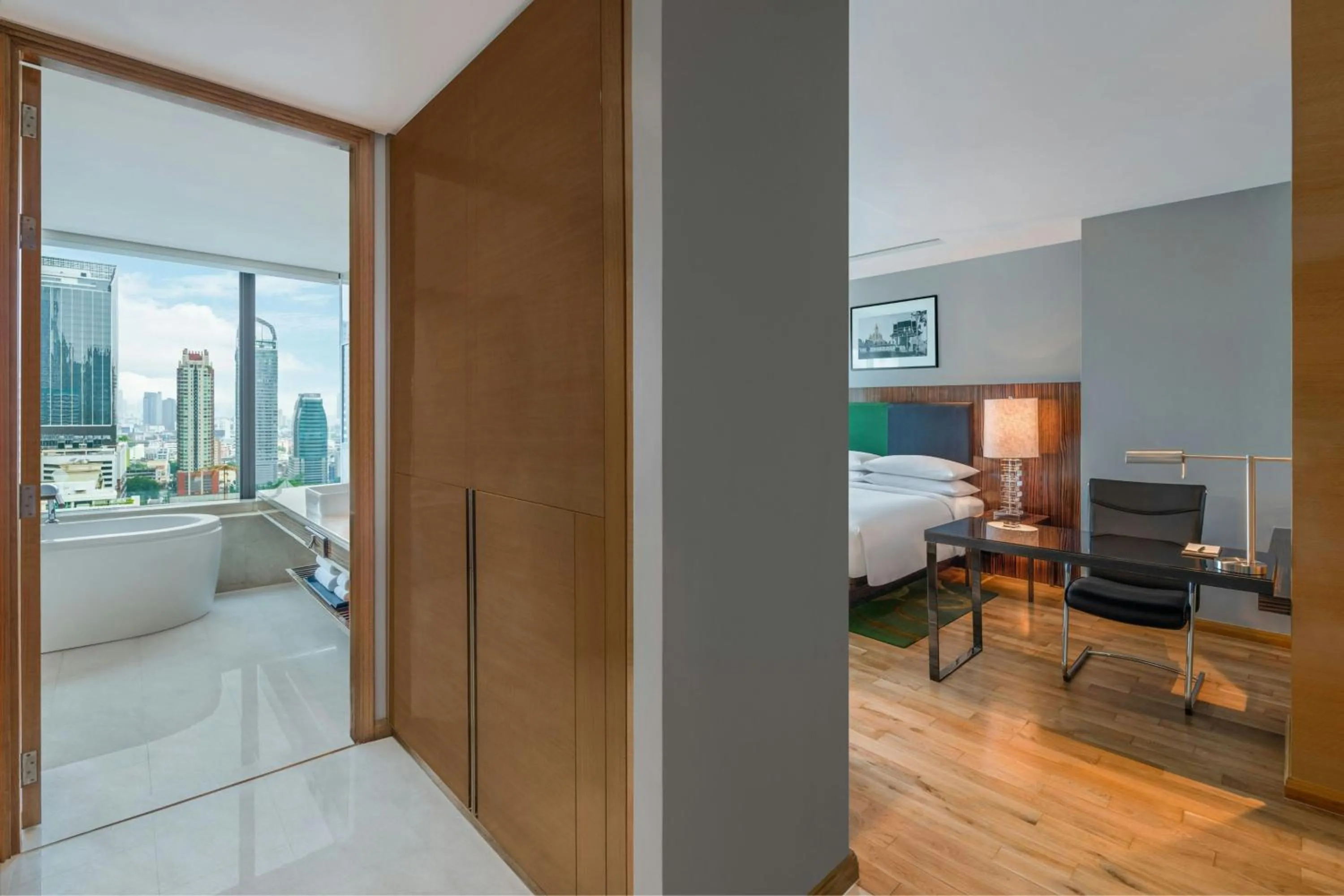 Bedroom, Bed in Renaissance Bangkok Ratchaprasong Hotel by Marriott