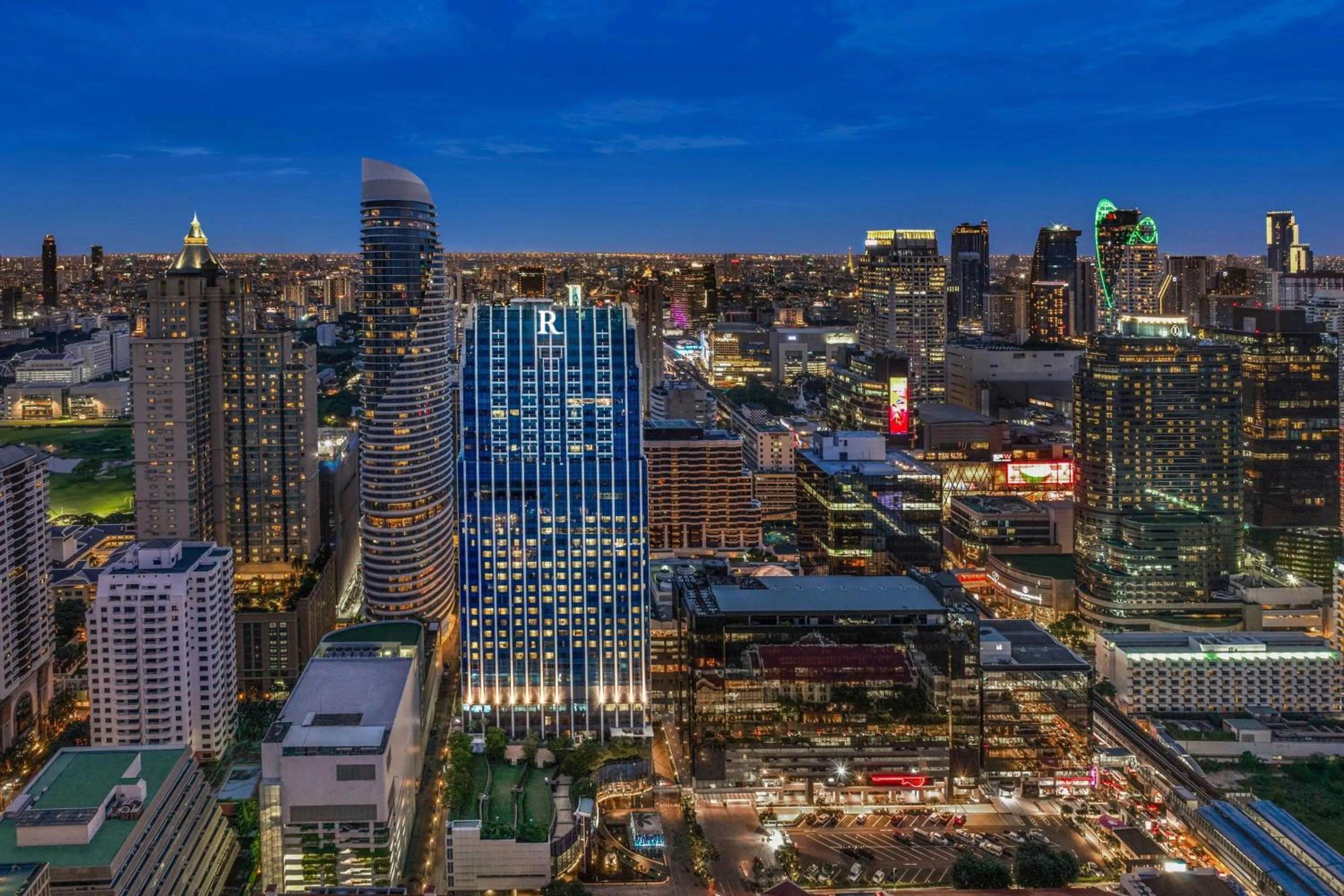 Property building in Renaissance Bangkok Ratchaprasong Hotel by Marriott