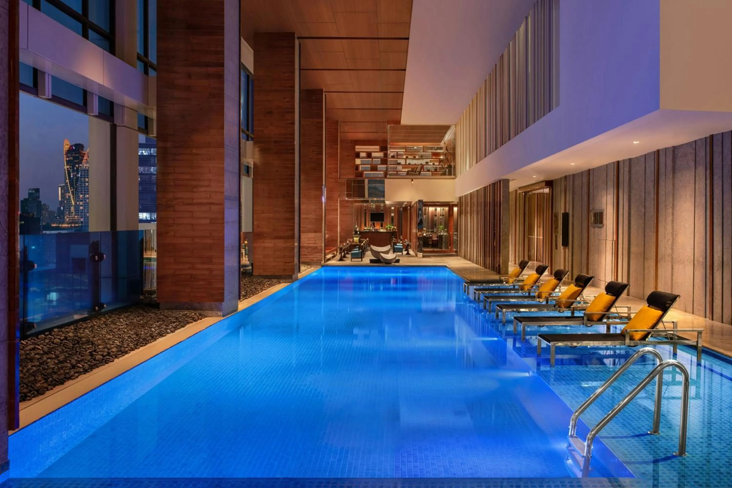 Swimming pool in Renaissance Bangkok Ratchaprasong Hotel by Marriott