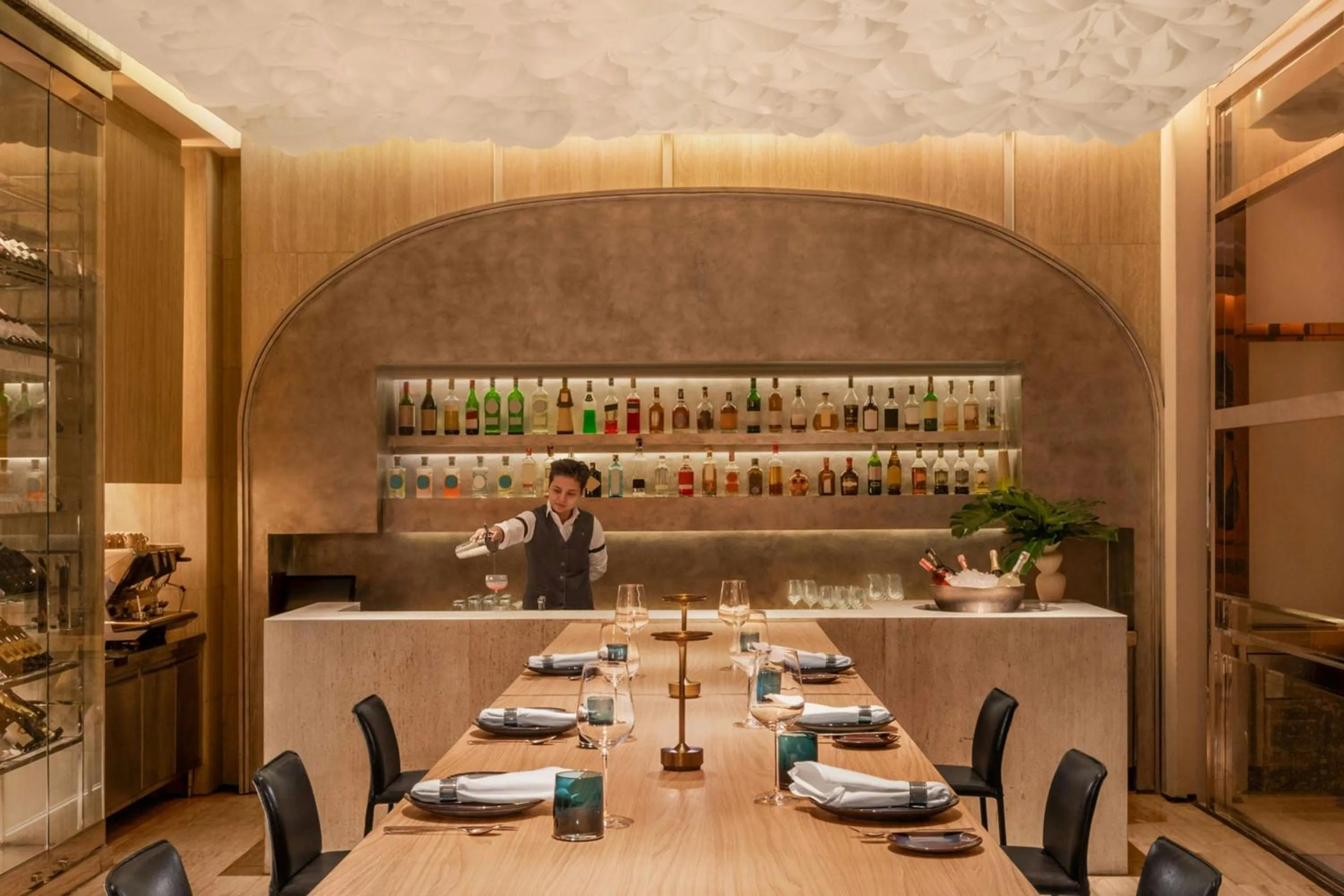 Restaurant/places to eat in Renaissance Bangkok Ratchaprasong Hotel by Marriott