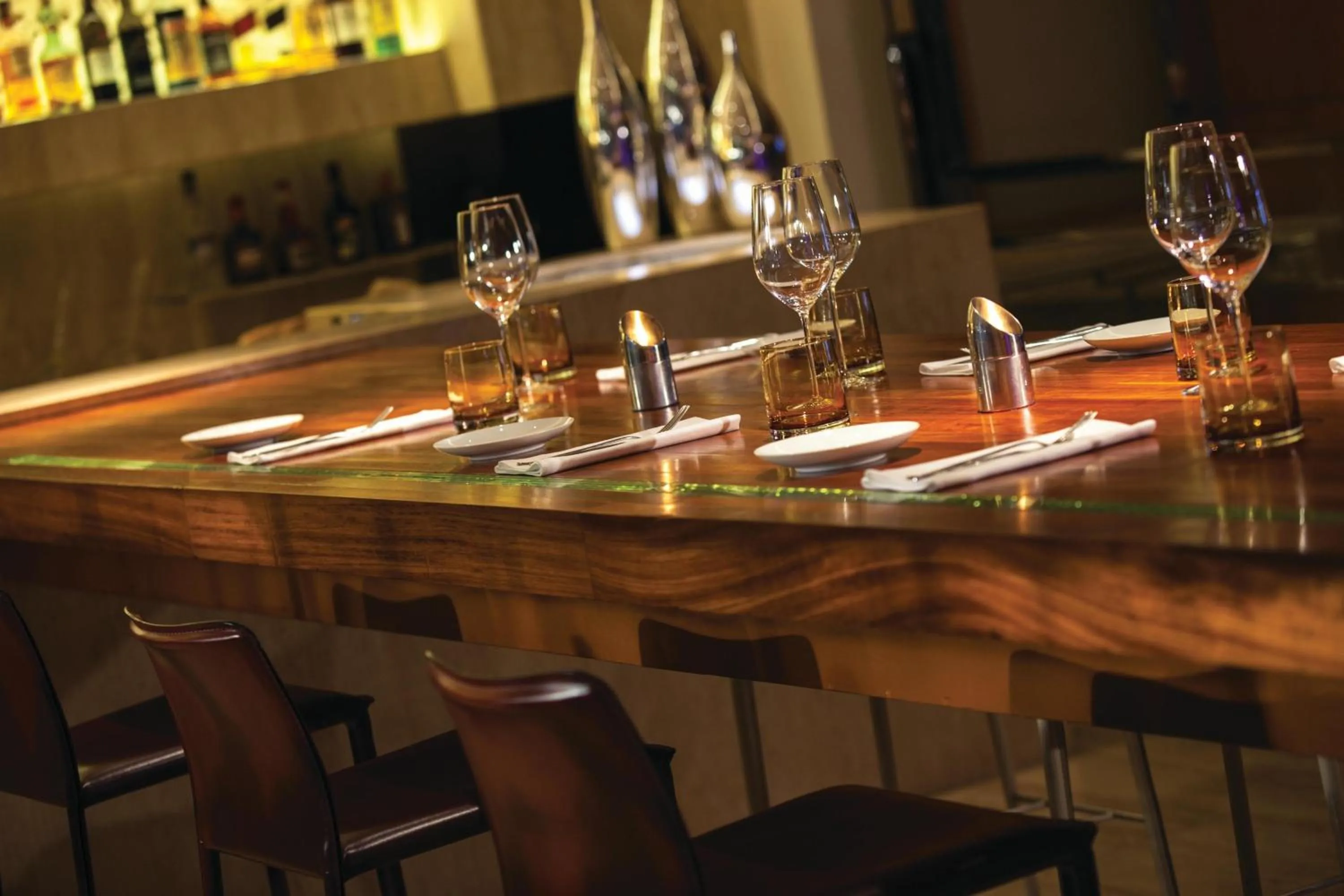 Lounge or bar in Renaissance Bangkok Ratchaprasong Hotel by Marriott