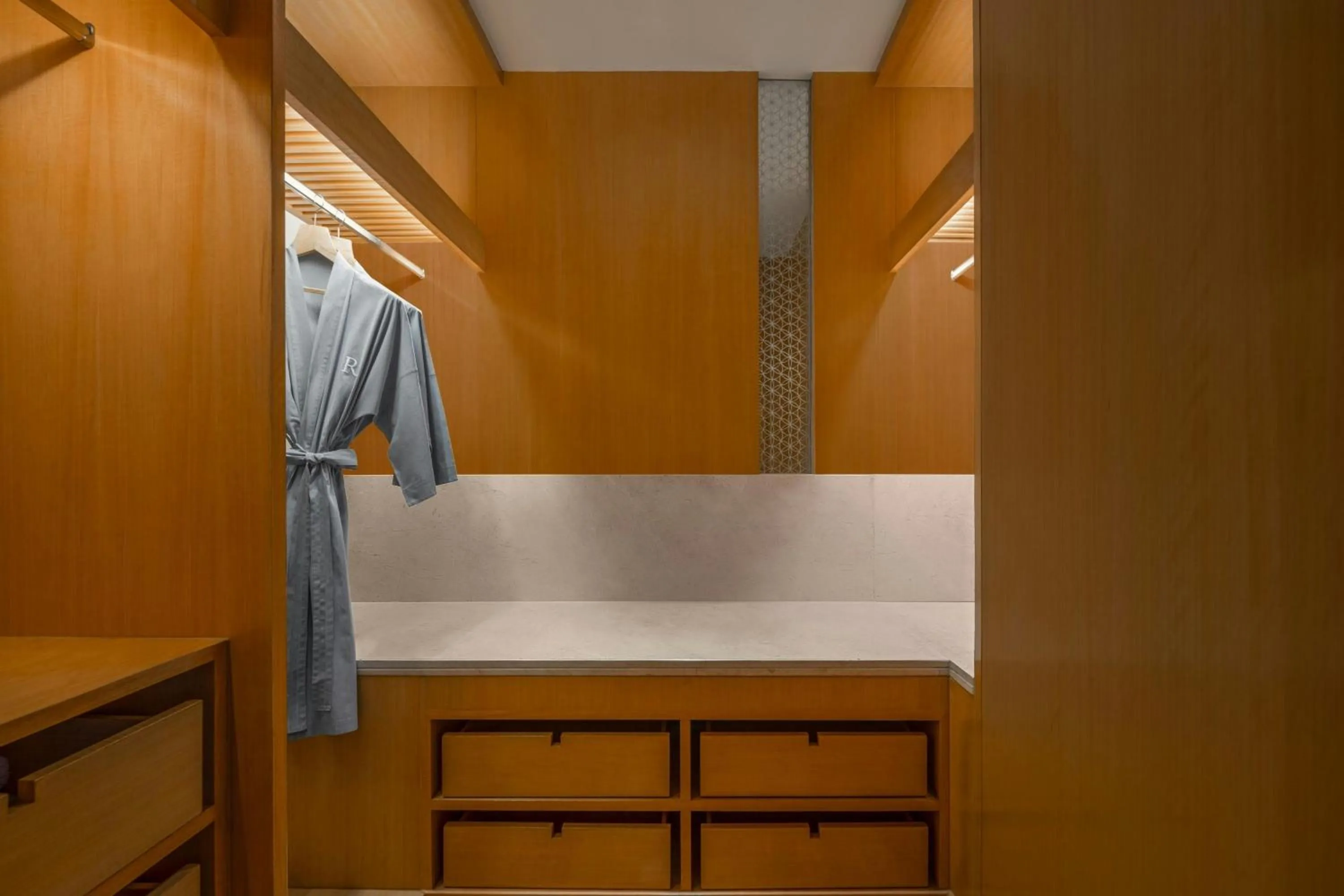 Photo of the whole room in Renaissance Bangkok Ratchaprasong Hotel by Marriott