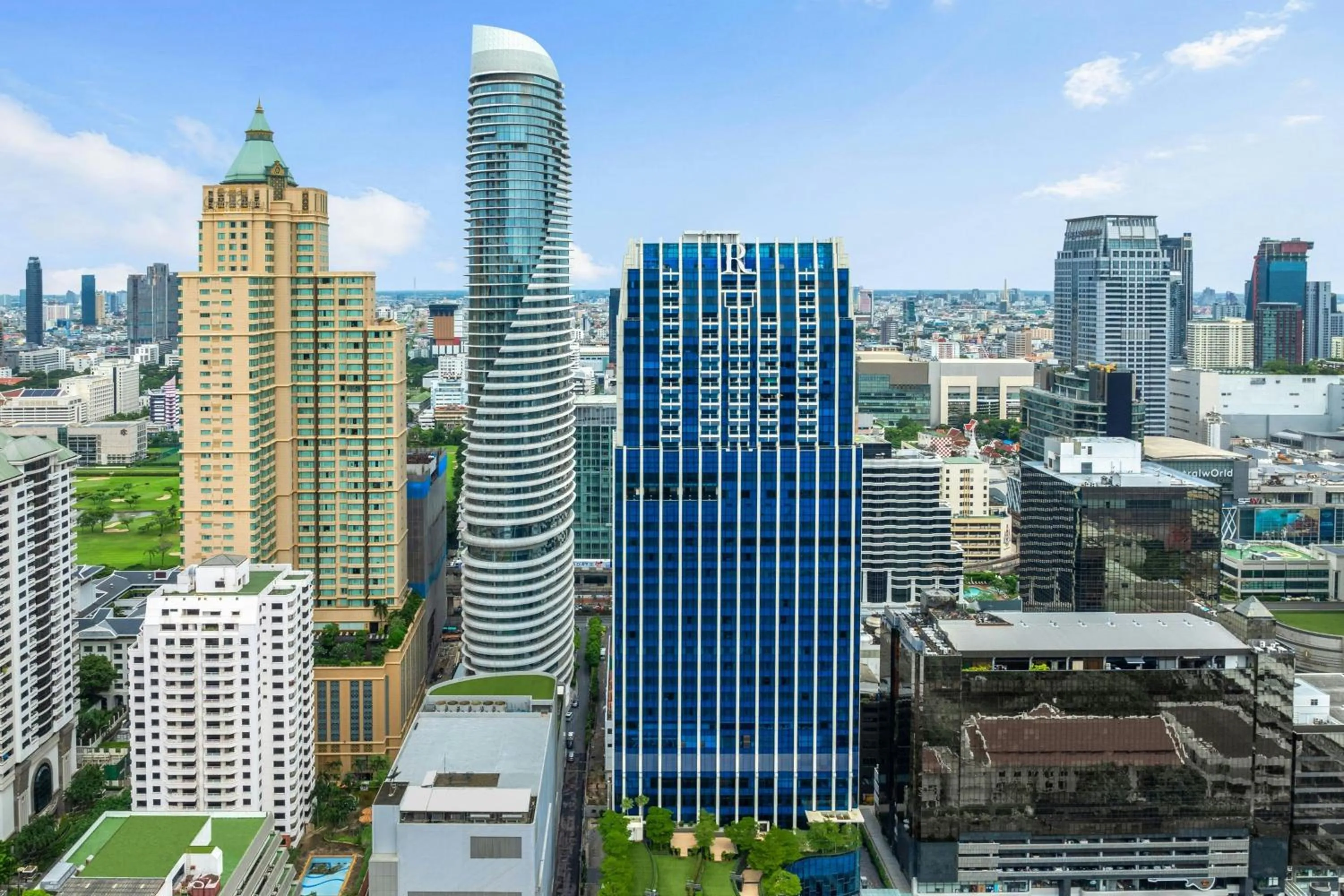 Property building in Renaissance Bangkok Ratchaprasong Hotel by Marriott