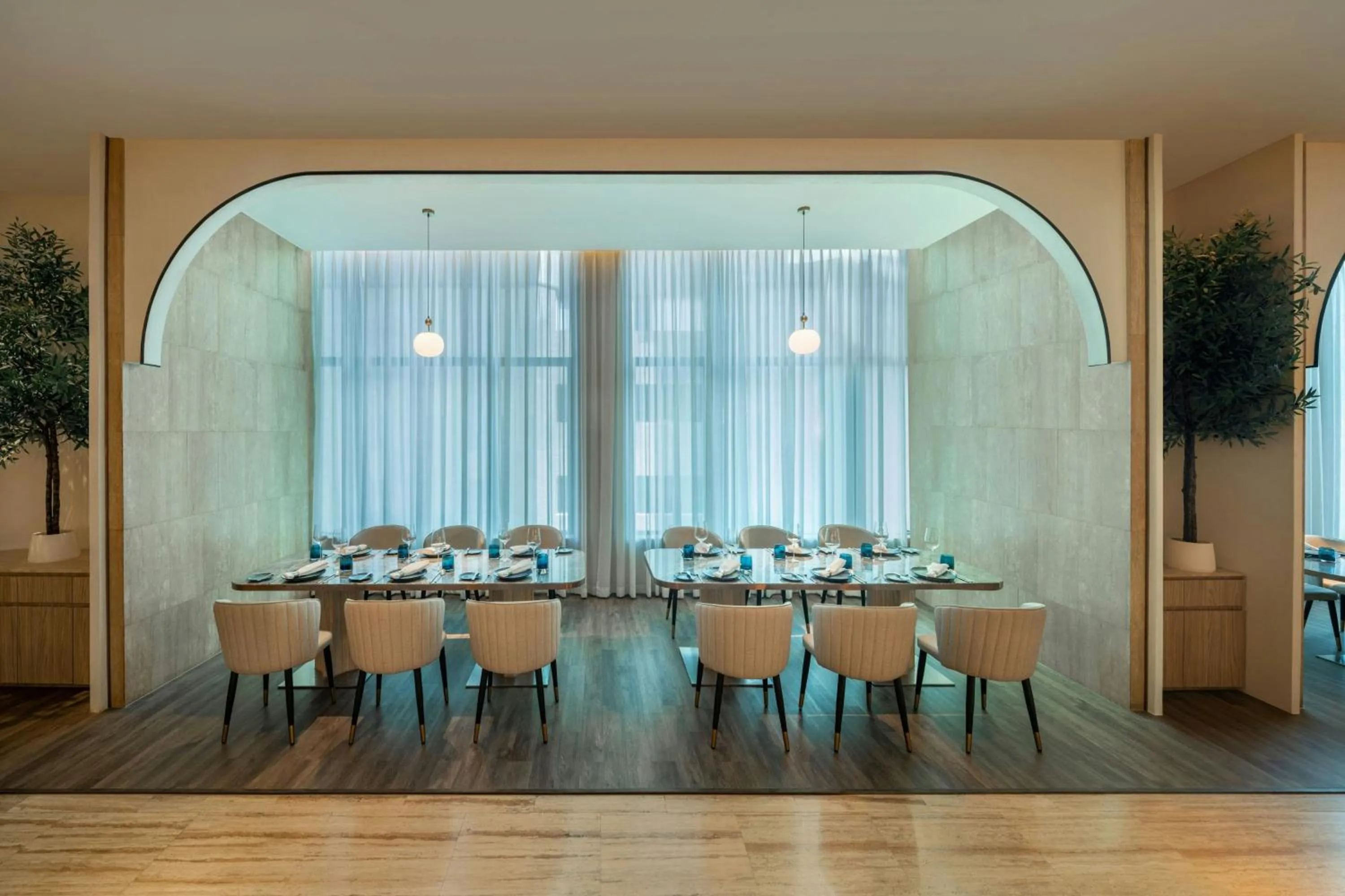 Restaurant/places to eat in Renaissance Bangkok Ratchaprasong Hotel by Marriott