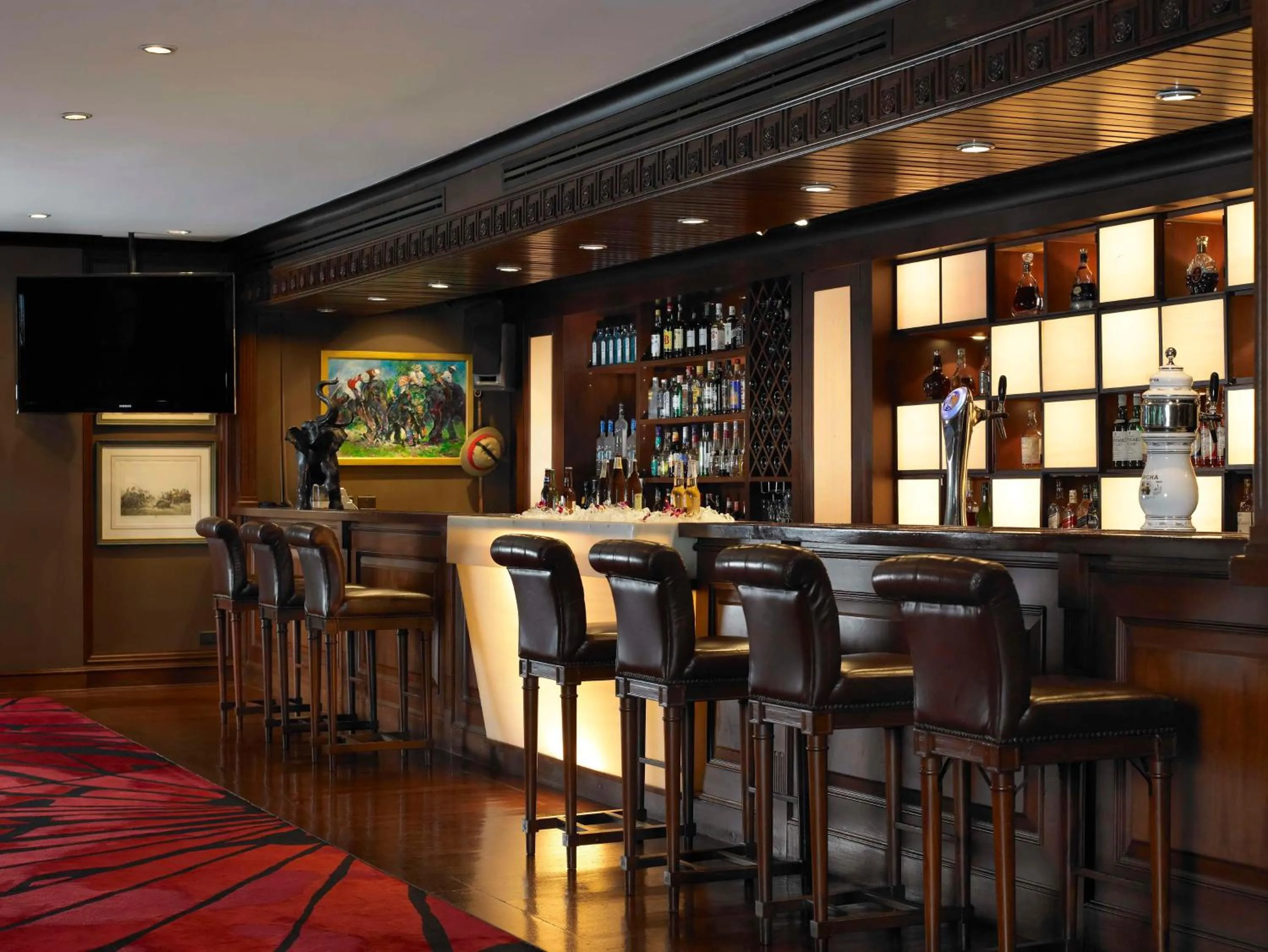 Dining area in Anantara Riverside Bangkok Resort