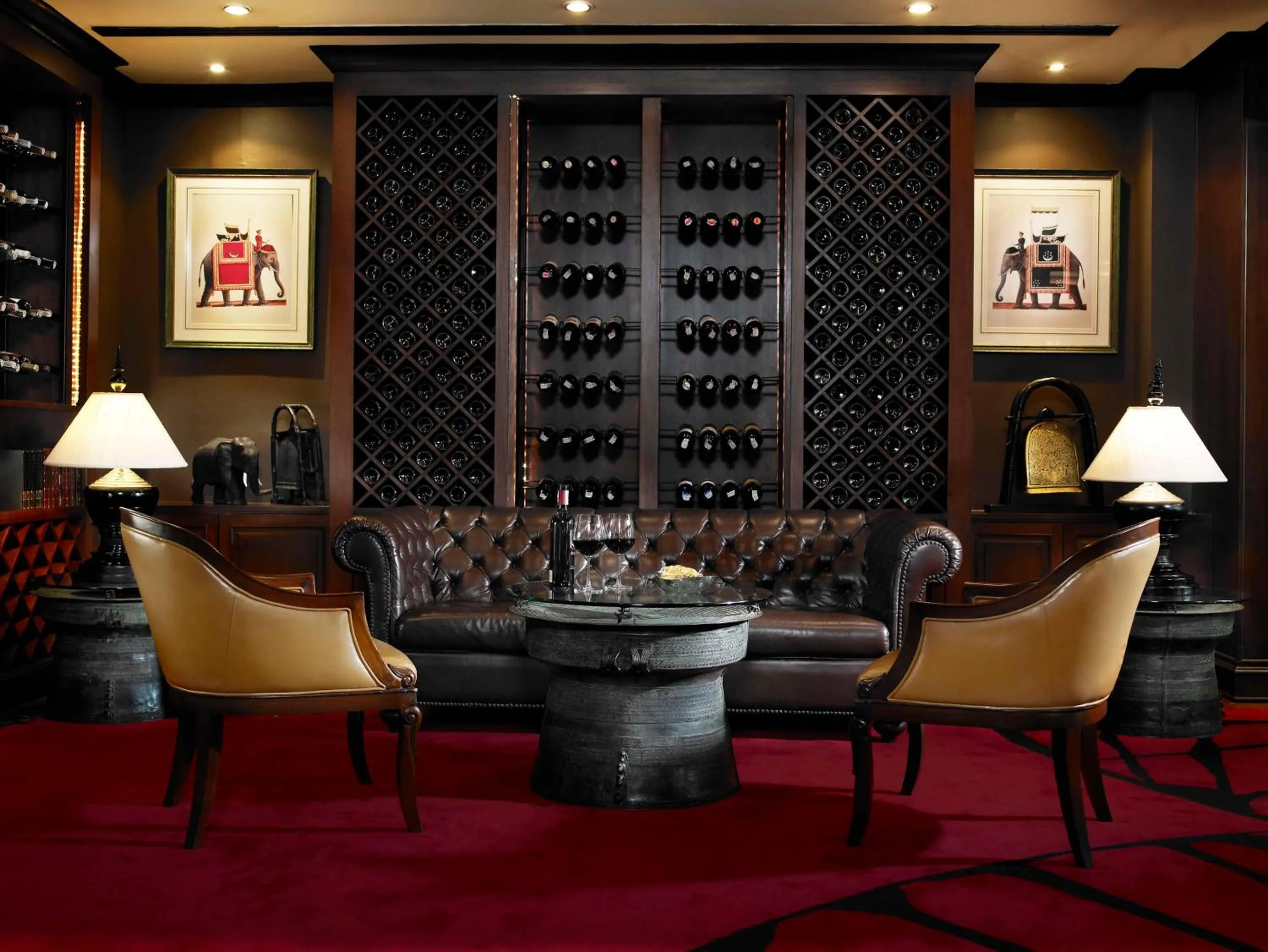 Dining area in Anantara Riverside Bangkok Resort