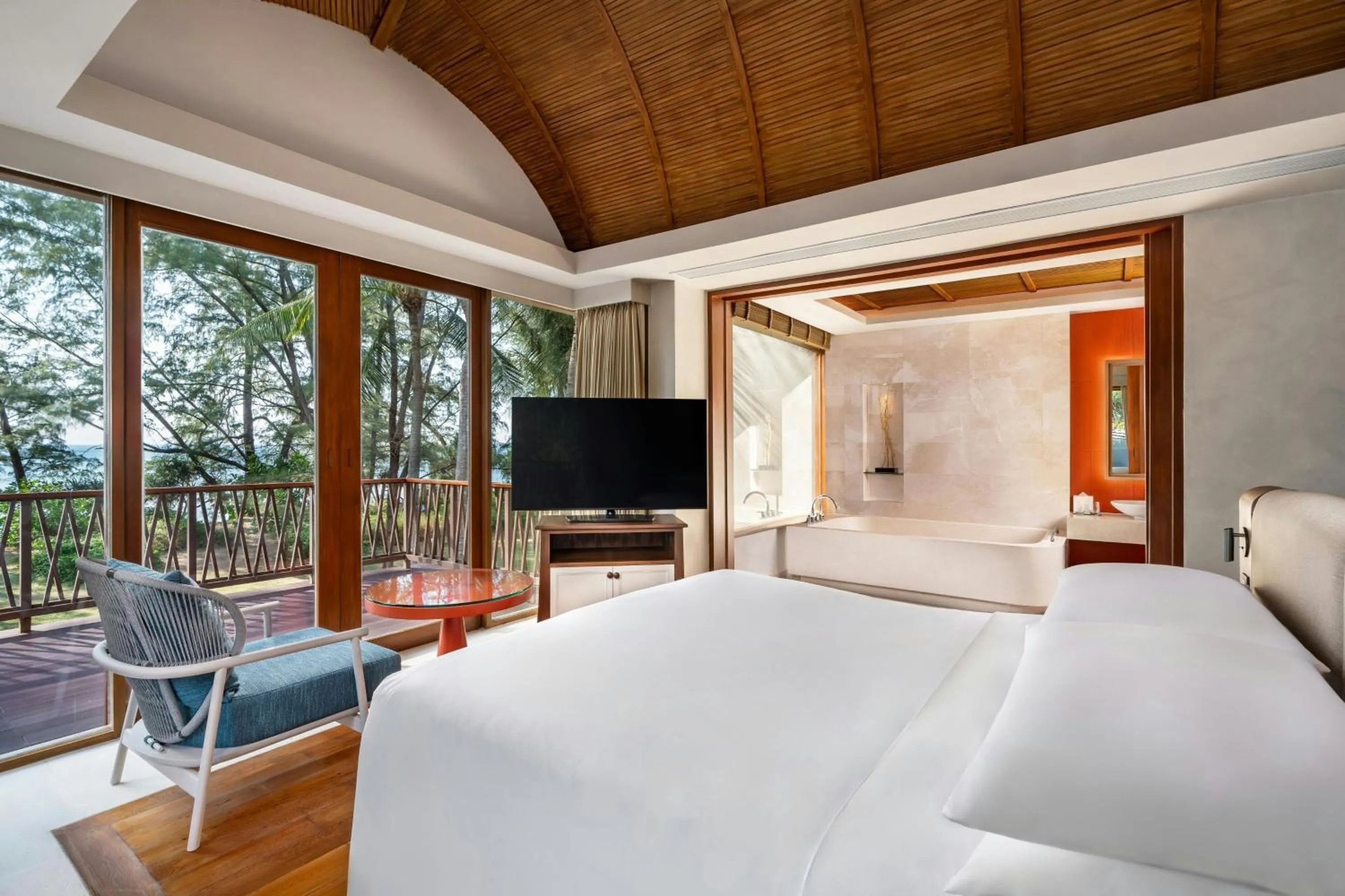 Swimming pool, Bed in Renaissance Phuket Resort & Spa